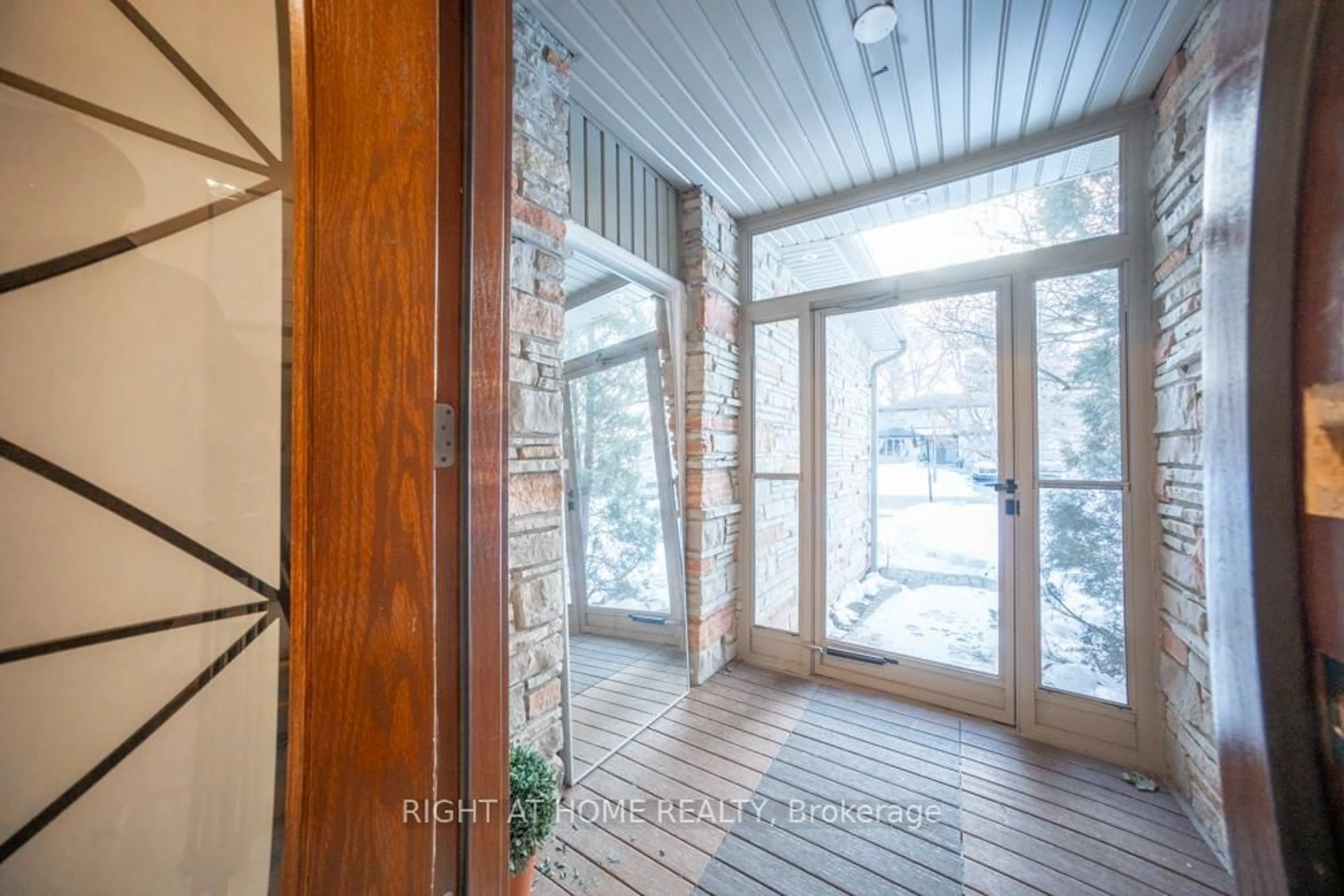 Indoor entryway for 155 Cheverie St, Oakville Ontario L6J 6C3