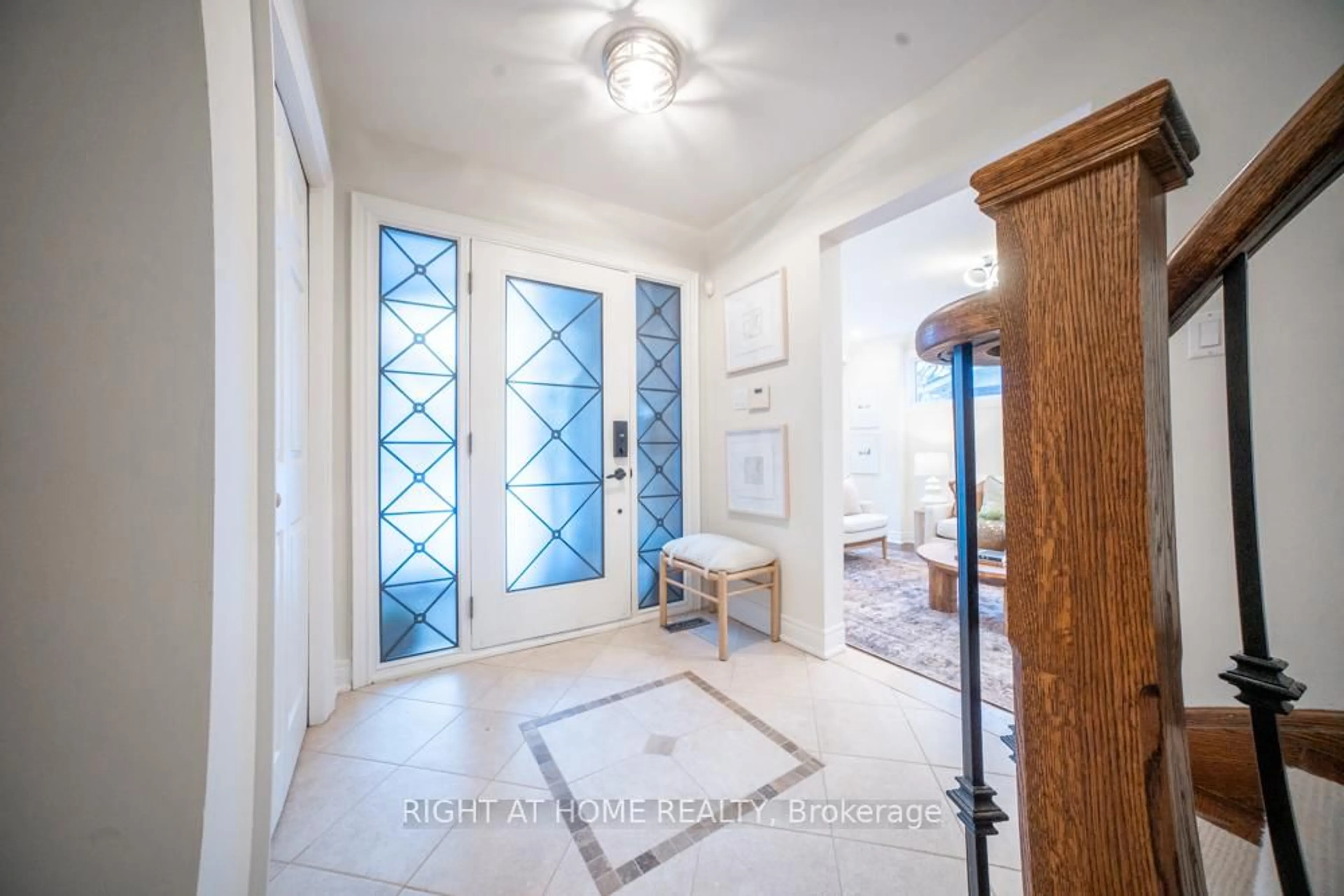 Indoor foyer for 155 Cheverie St, Oakville Ontario L6J 6C3