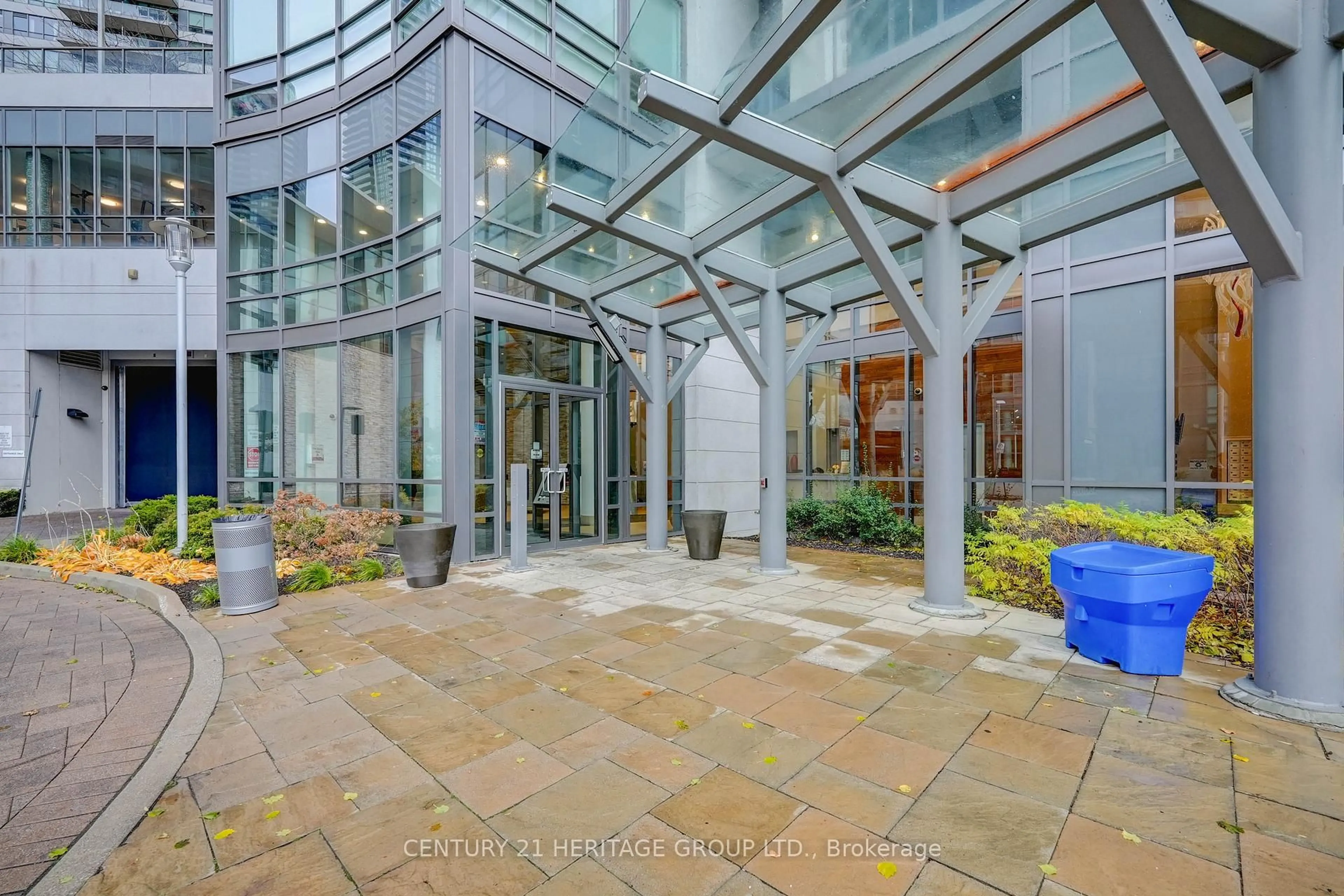 Indoor foyer for 2240 Lakeshore Blvd #3108, Toronto Ontario M8V 0B1