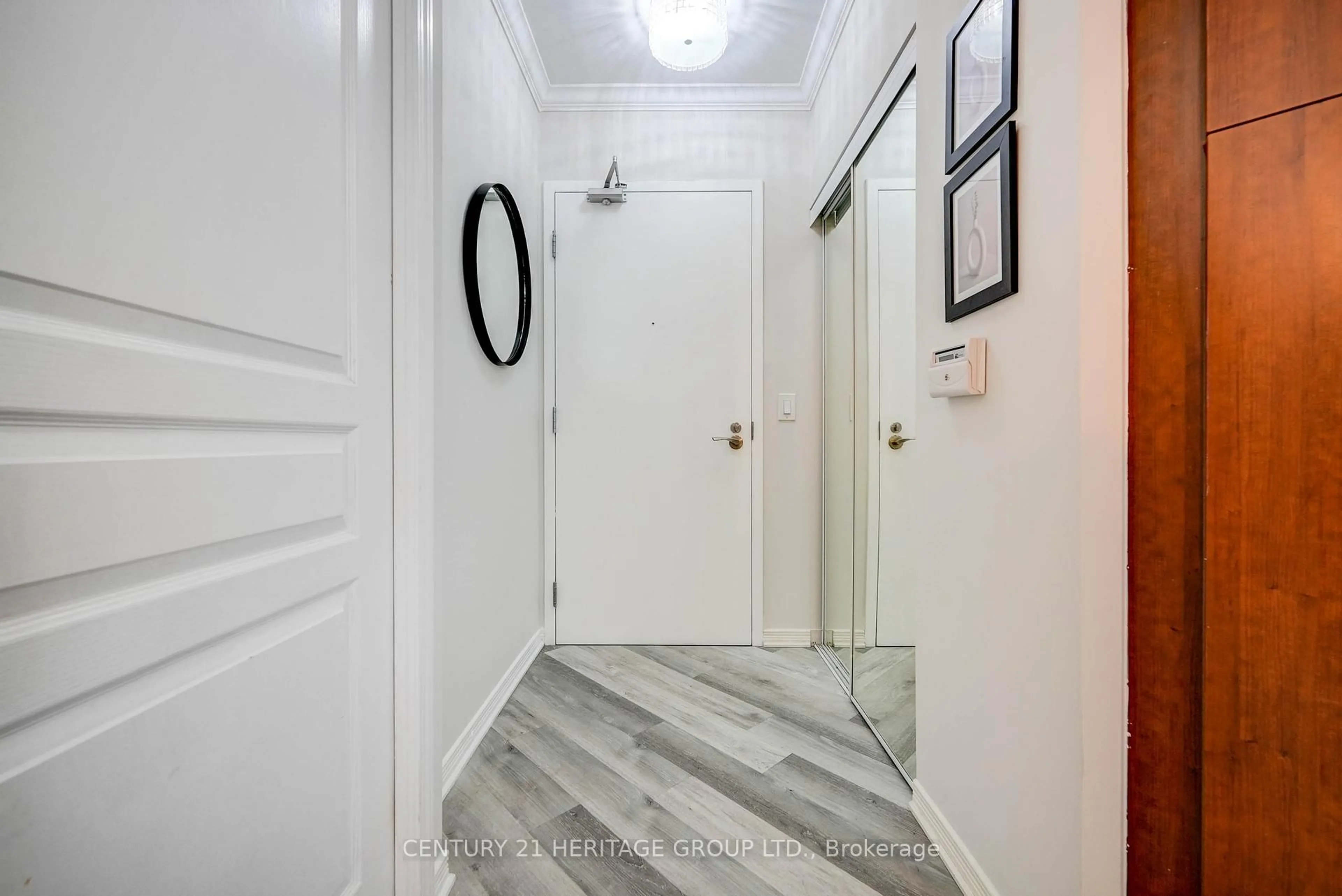 Indoor entryway for 2240 Lakeshore Blvd #3108, Toronto Ontario M8V 0B1