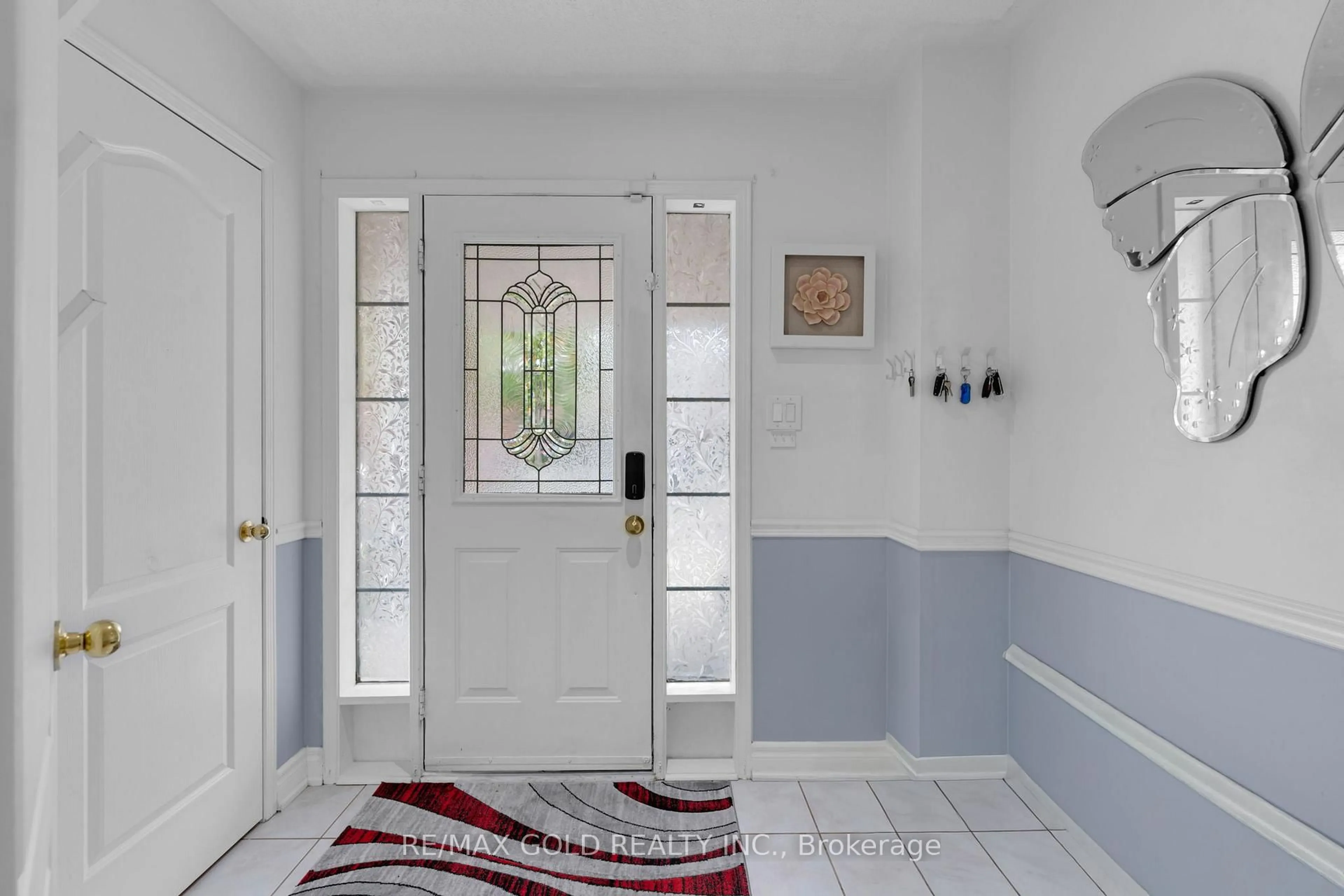 Indoor entryway for 5 Farthingale Cres, Brampton Ontario L7A 1R3