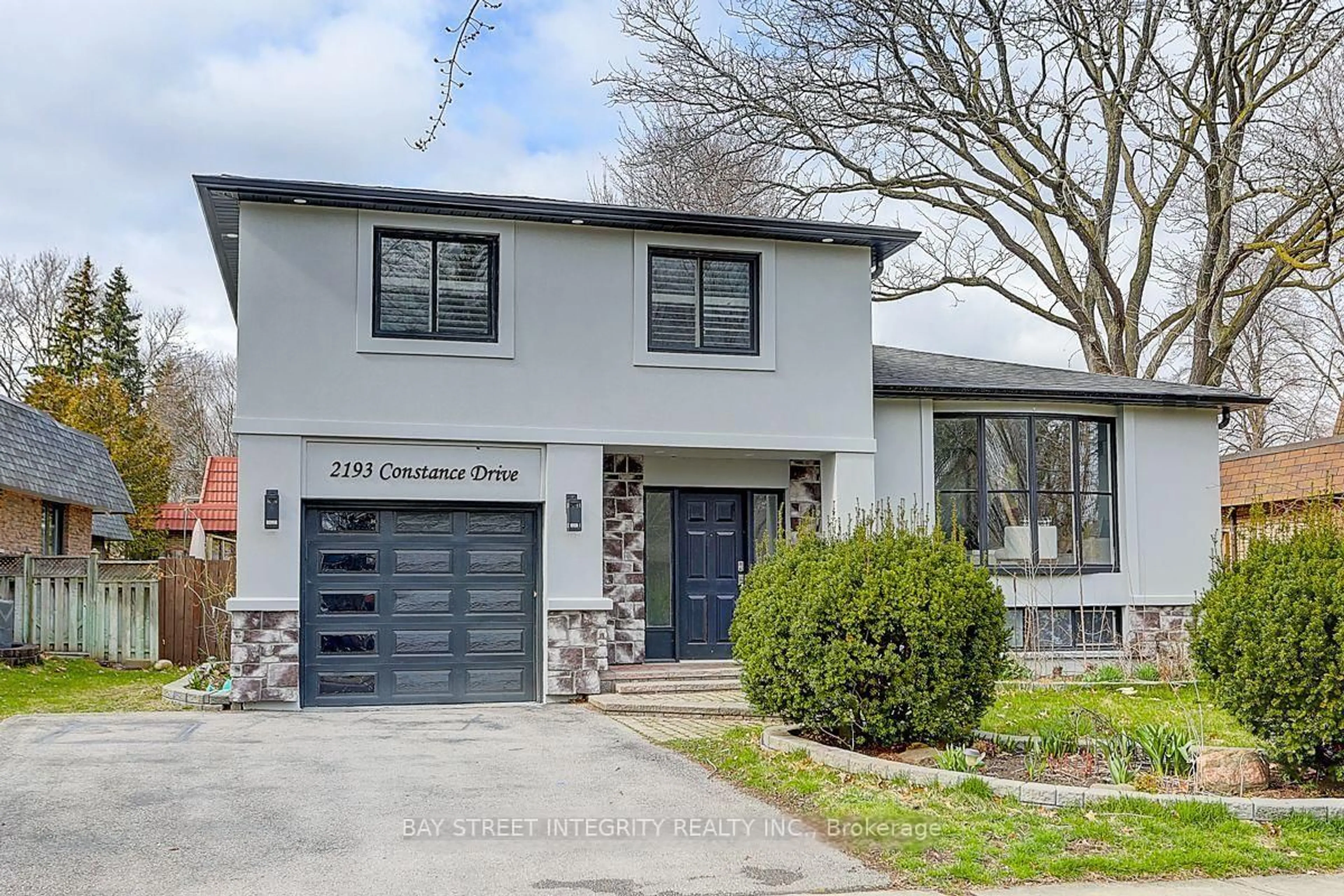 Home with brick exterior material, street for 2193 Constance Dr, Oakville Ontario L6J 5L5