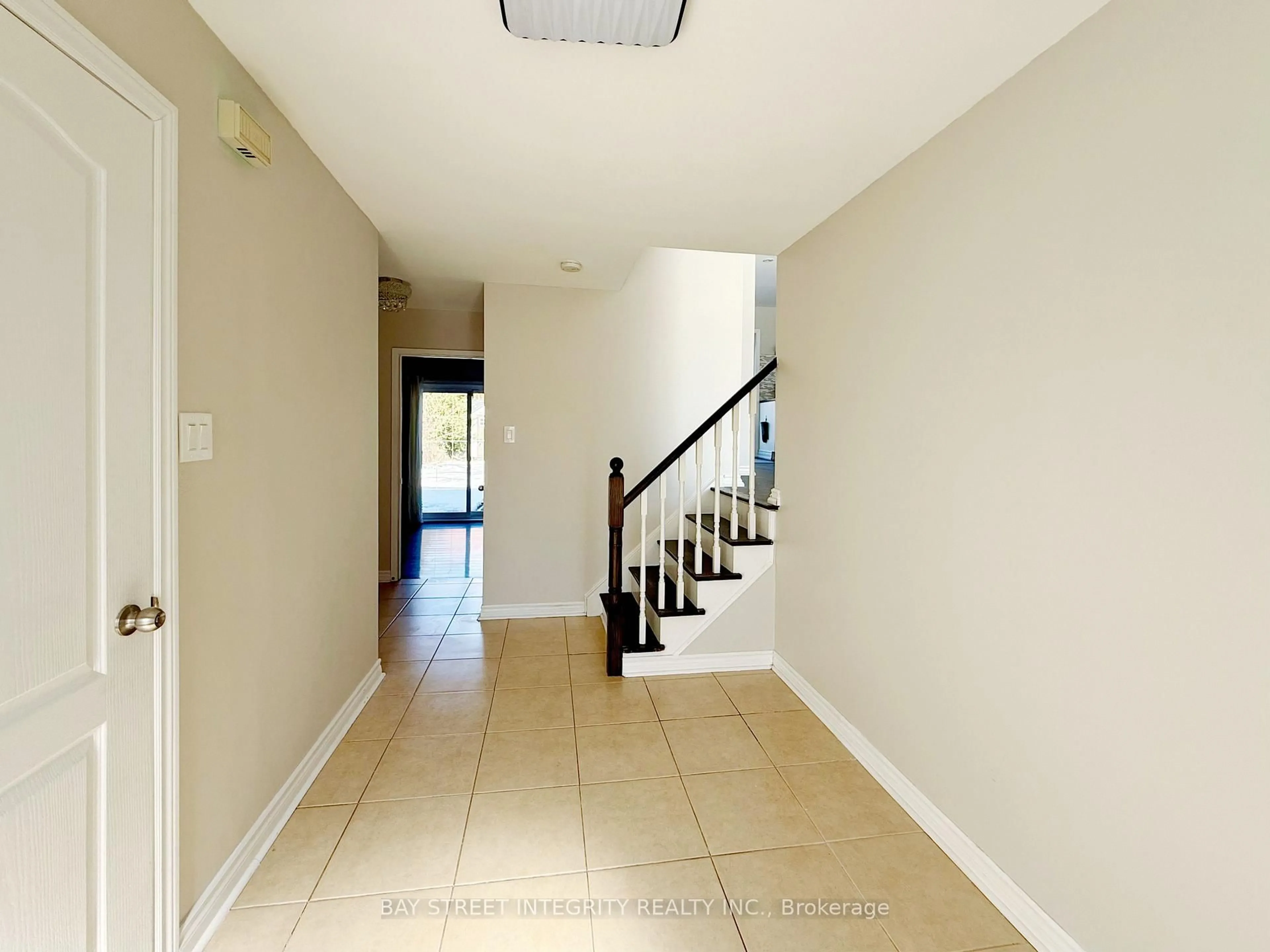 Indoor foyer for 2193 Constance Dr, Oakville Ontario L6J 5L5