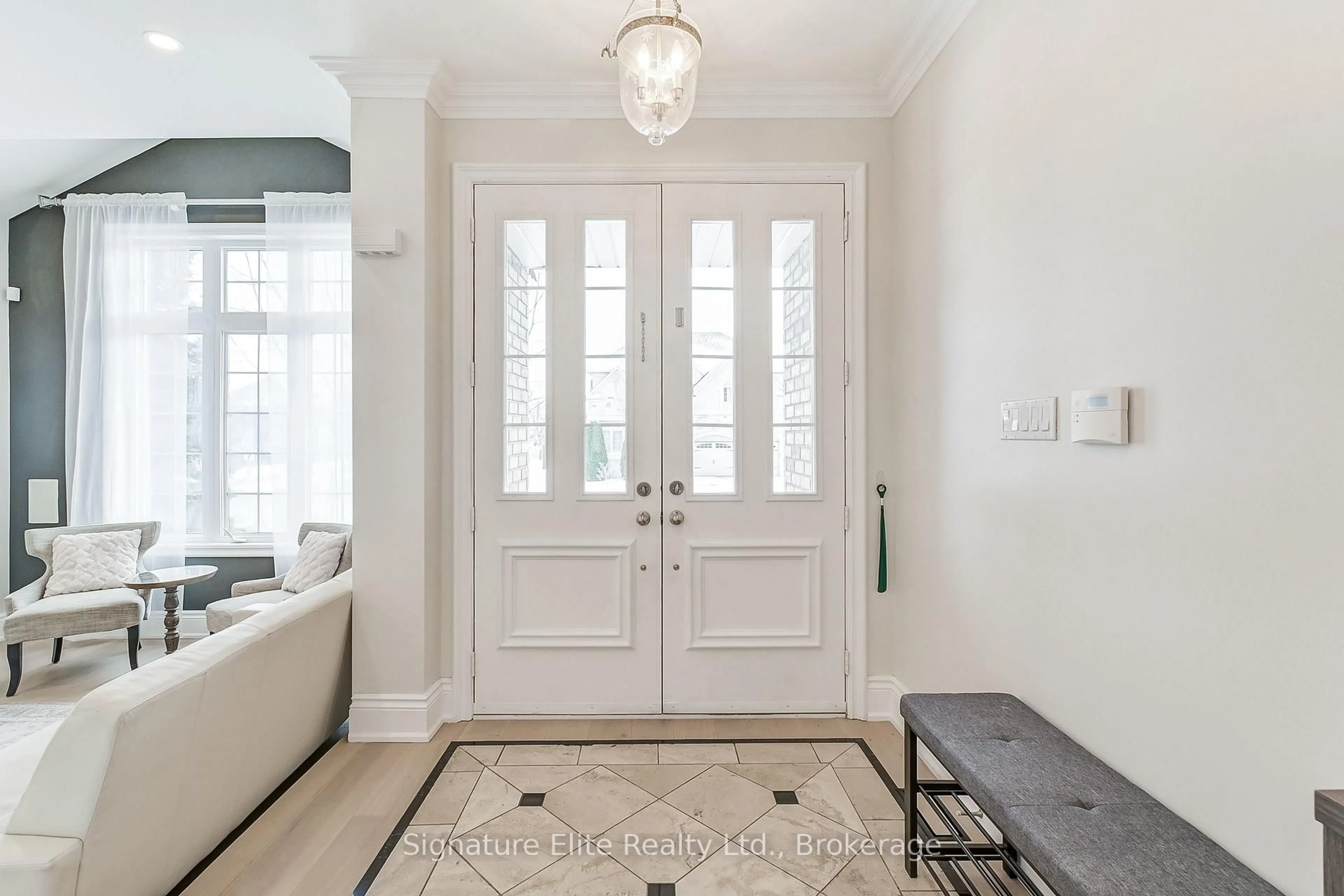 Indoor entryway for 3428 Mistwell Cres, Oakville Ontario L6L 0A3