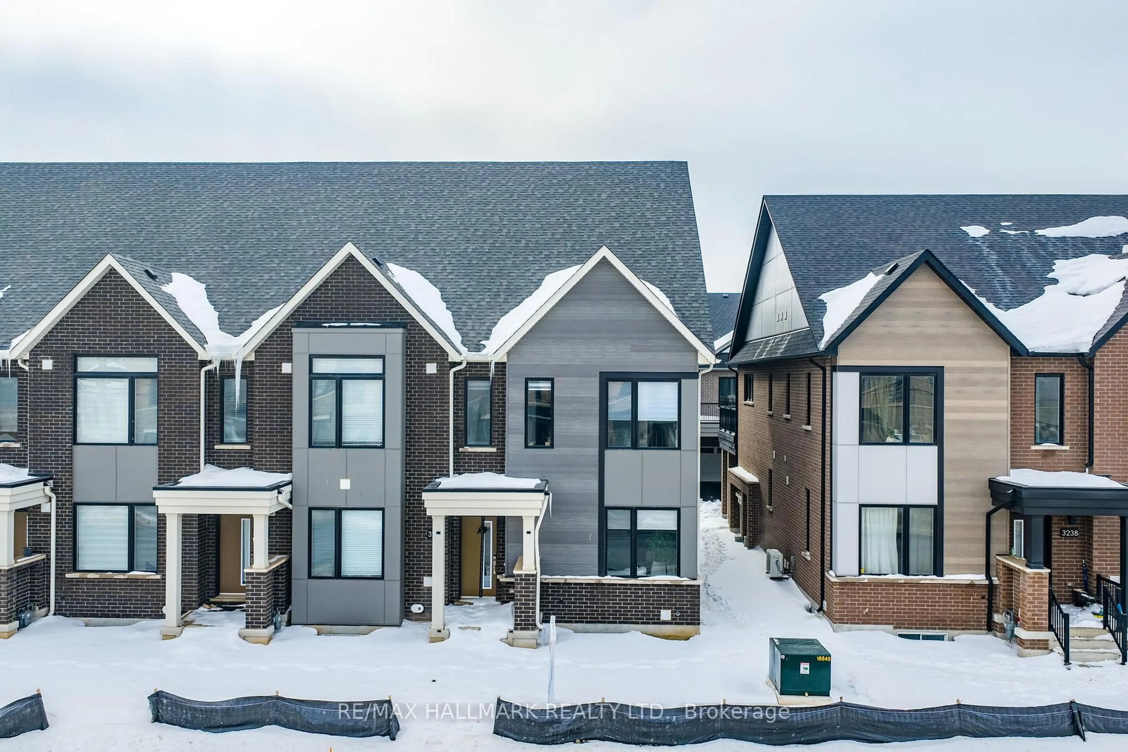 A pic from outside/outdoor area/front of a property/back of a property/a pic from drone, street for 3234 Sixth Line, Oakville Ontario L6M 4K1