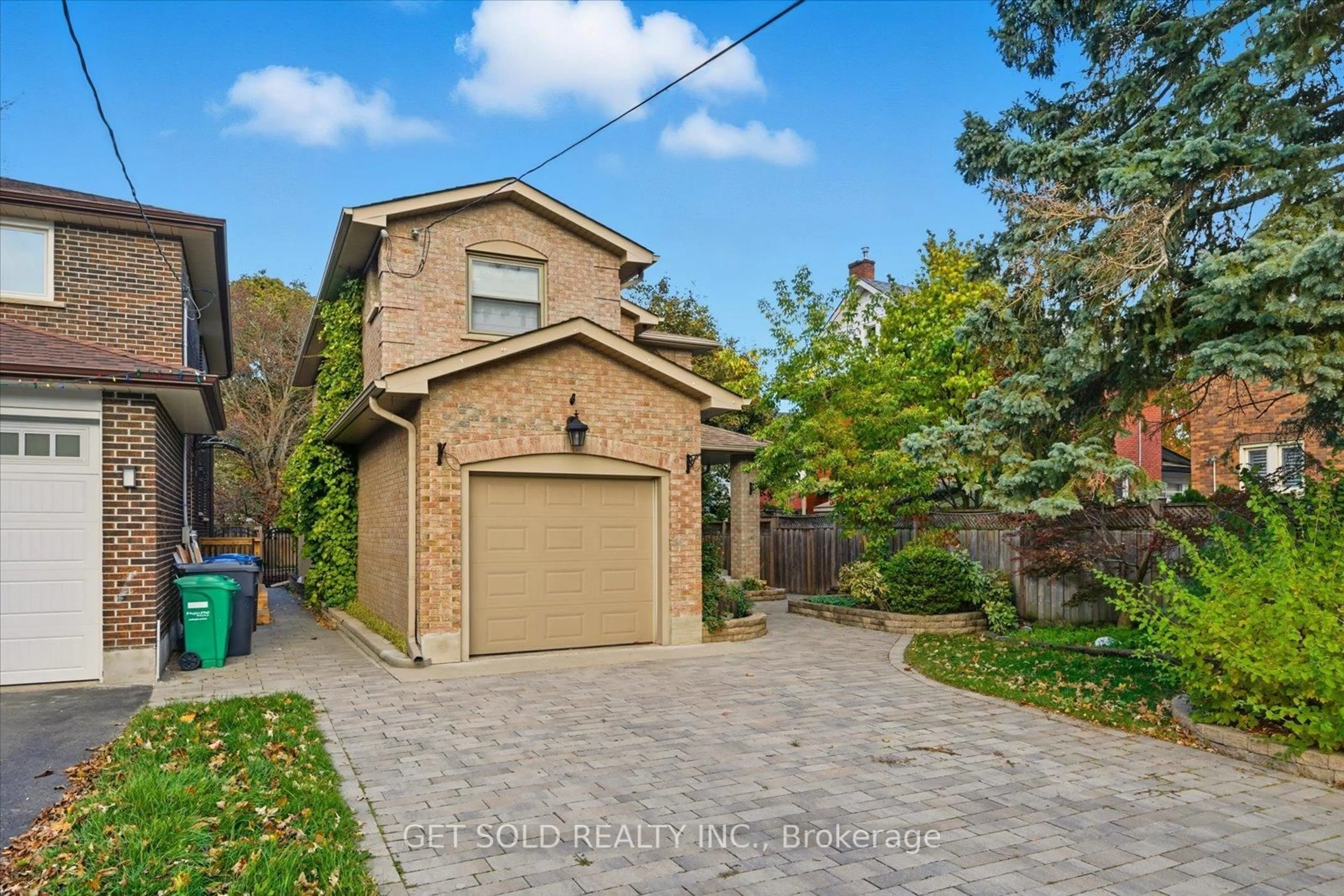 Home with brick exterior material, street for 18 Mill St, Brampton Ontario L6Y 1S5