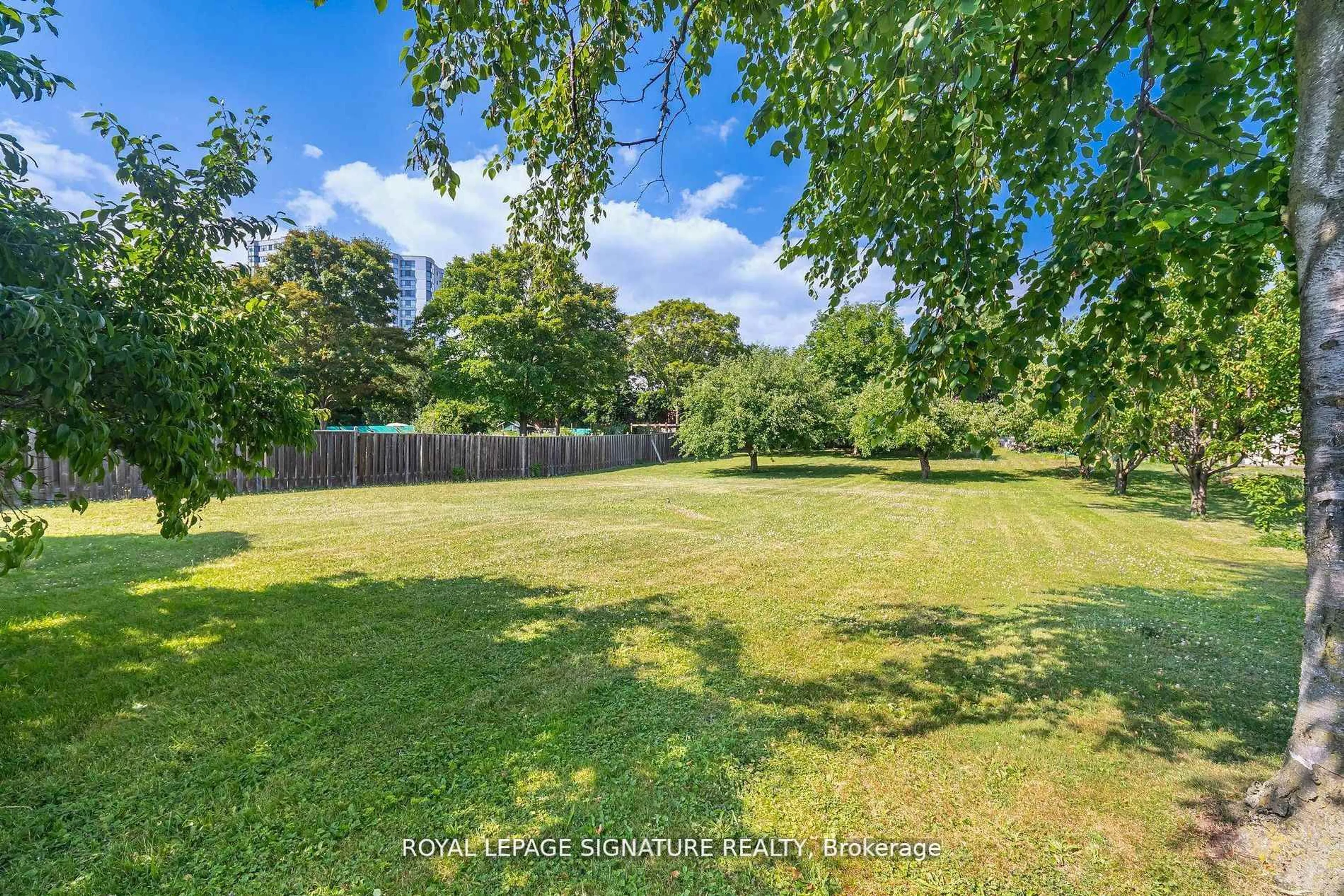 A pic from outside/outdoor area/front of a property/back of a property/a pic from drone, forest/trees view for 4097 Hickory Dr, Mississauga Ontario L4W 1L1