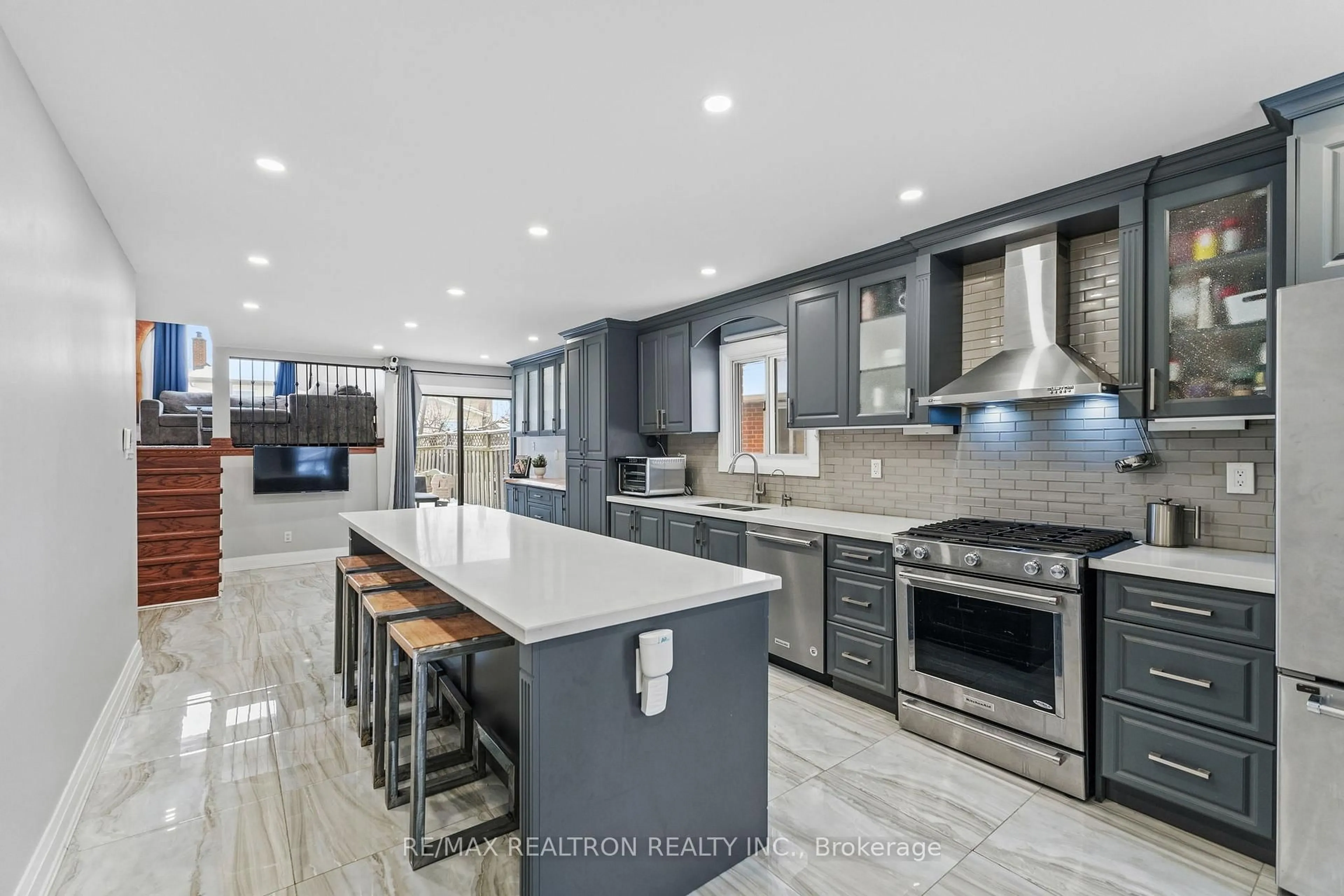 Open concept kitchen, ceramic/tile floor for 43 Buckland Way, Brampton Ontario L6V 3P3