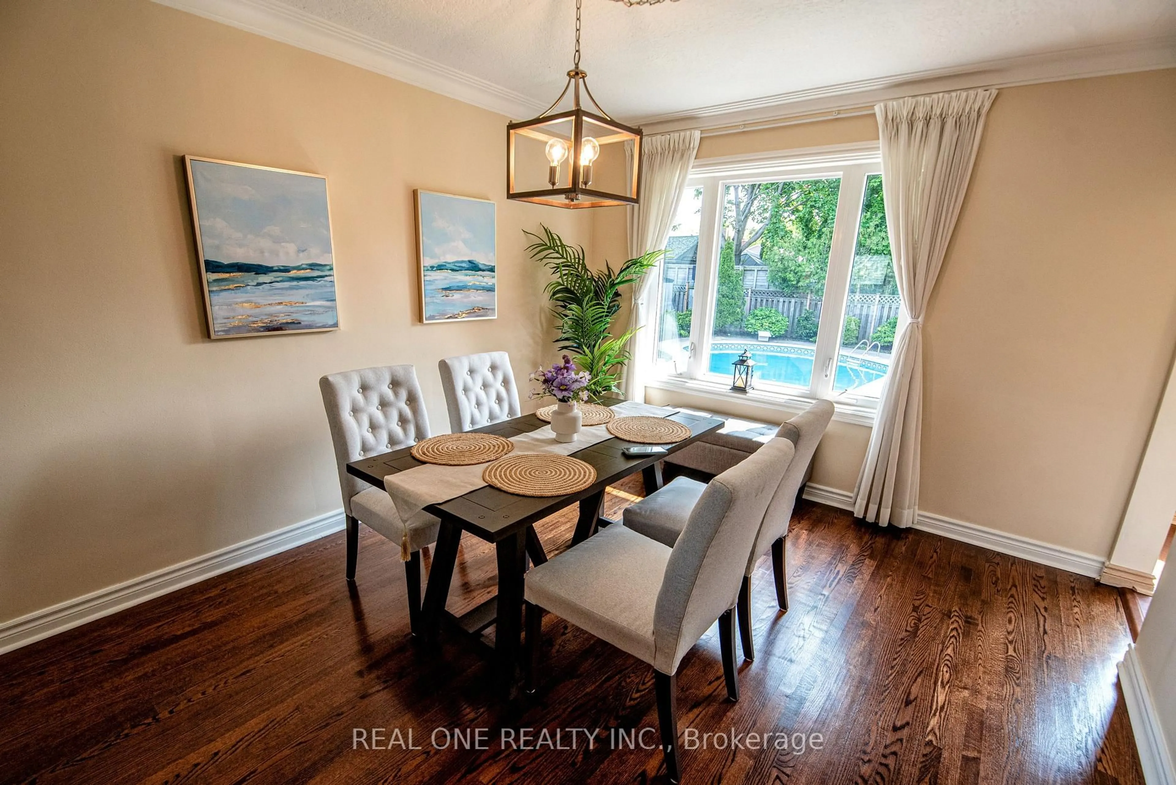 Dining room, wood/laminate floor for 1570 Park Royale Blvd, Mississauga Ontario L5E 2Z4