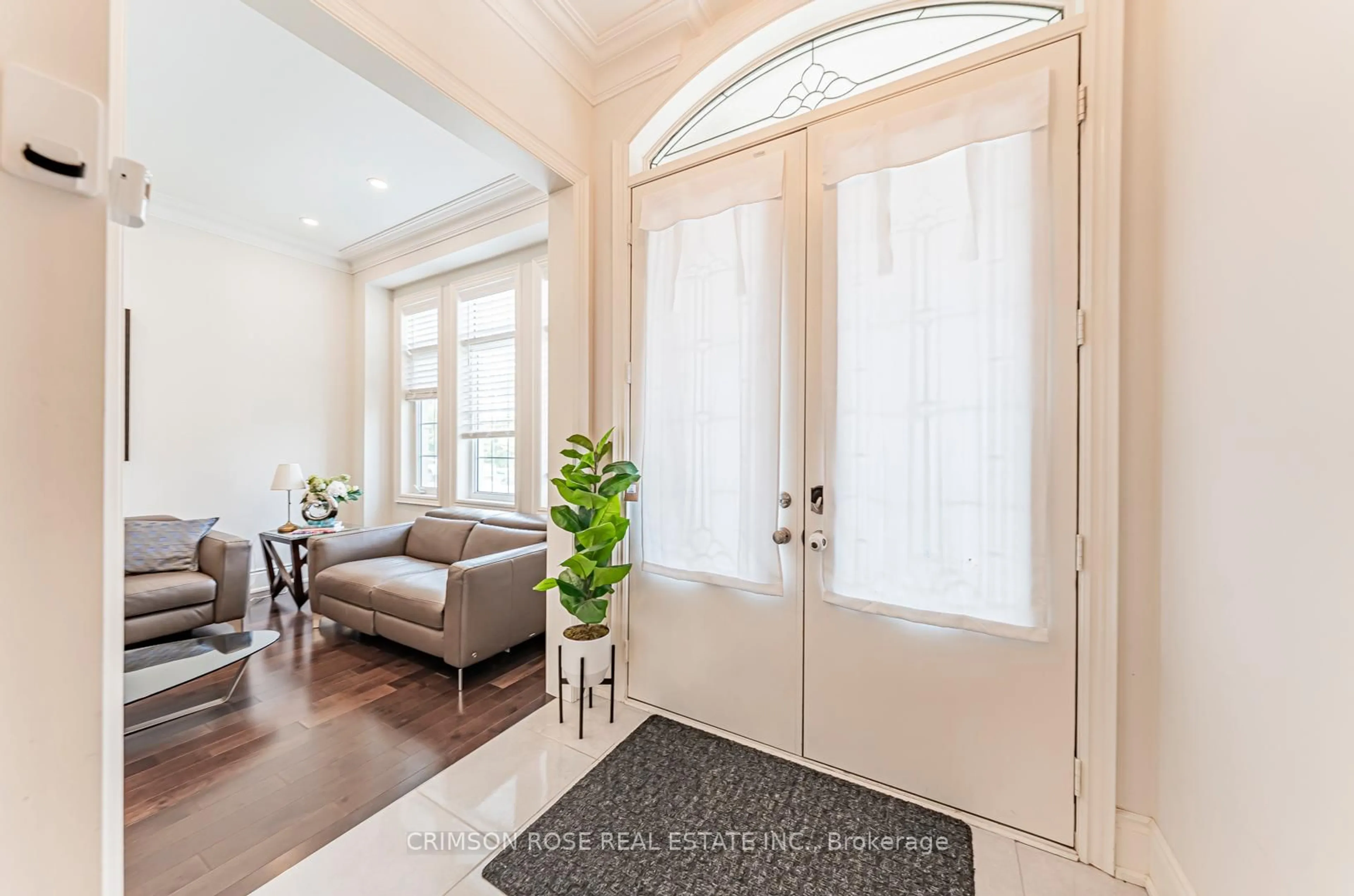 Indoor entryway for 3232 Meadow Marsh Cres, Oakville Ontario L6H 0T6