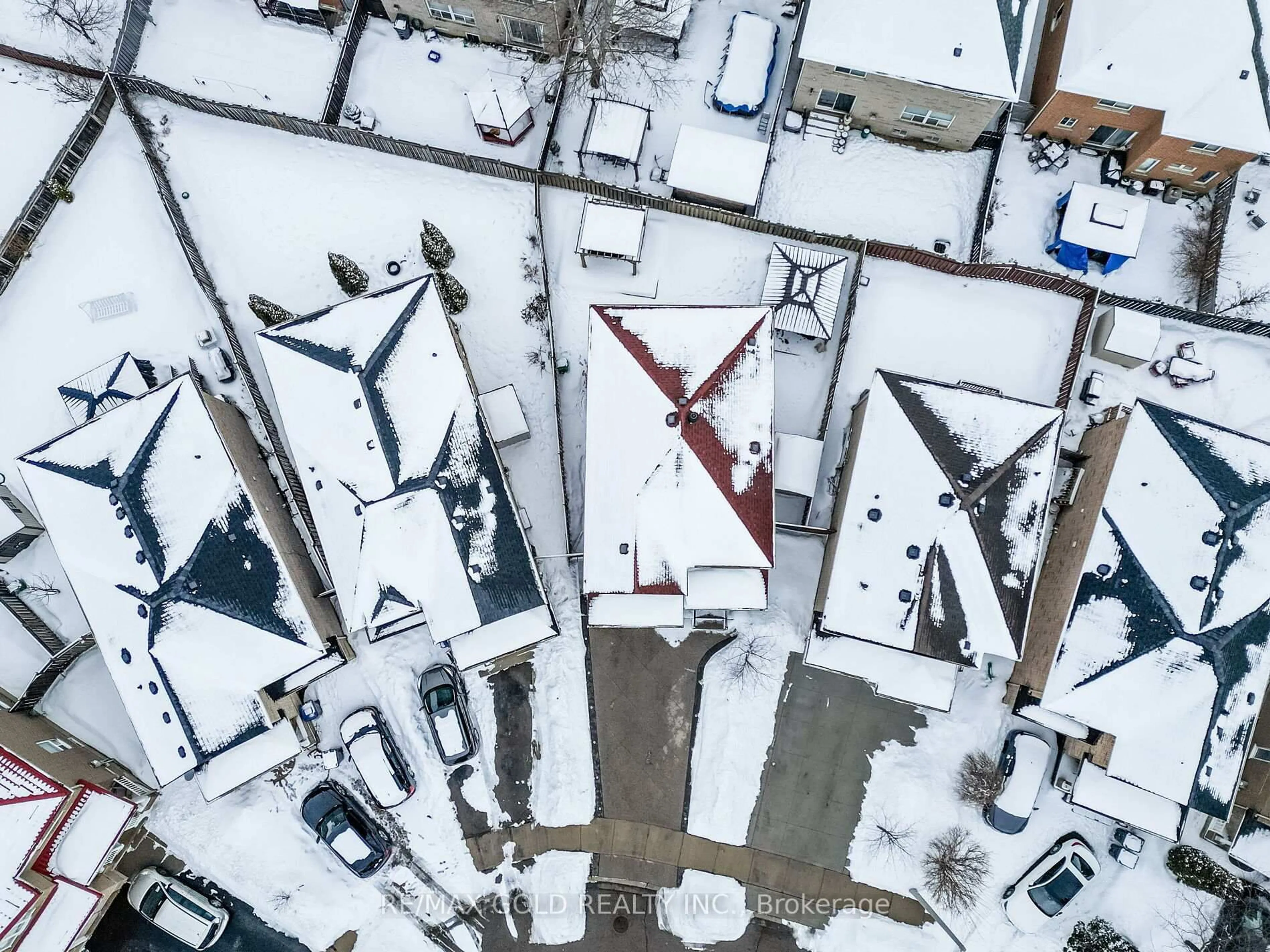 A pic from outside/outdoor area/front of a property/back of a property/a pic from drone, street for 11 Allangrove Dr, Brampton Ontario L7A 2M4