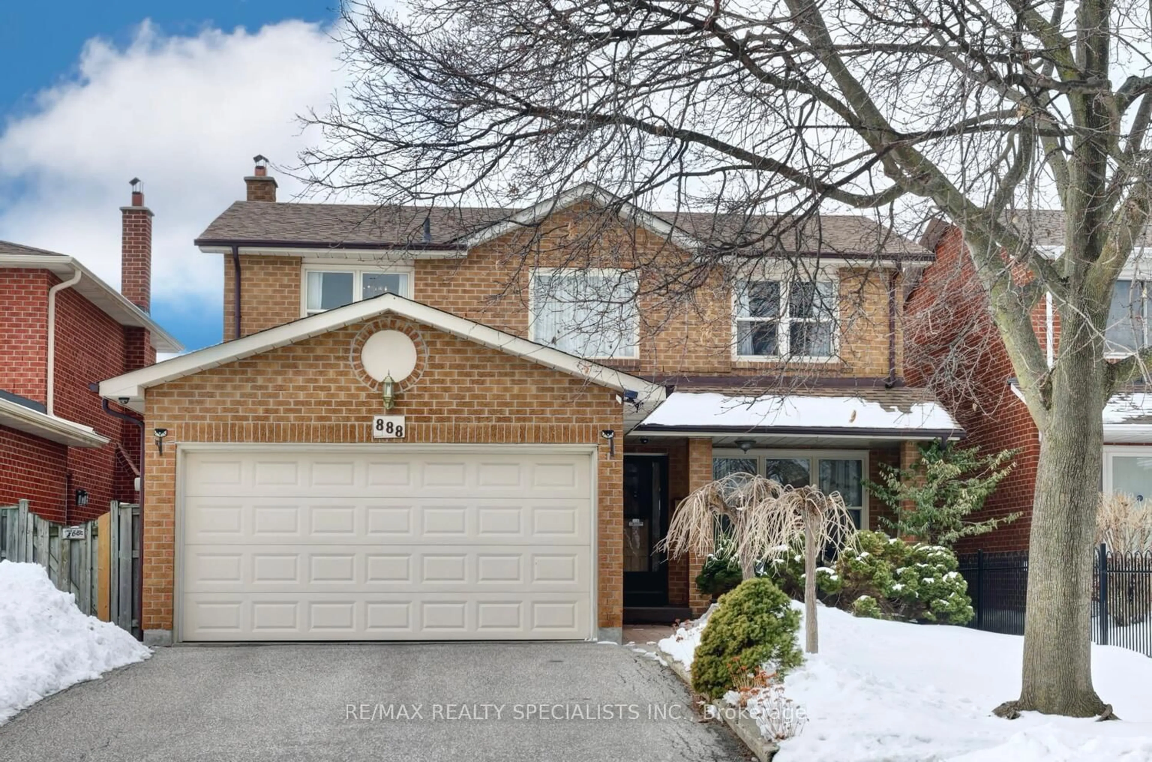 Home with brick exterior material, street for 888 Messenger Meadow Dr, Mississauga Ontario L5C 3T2