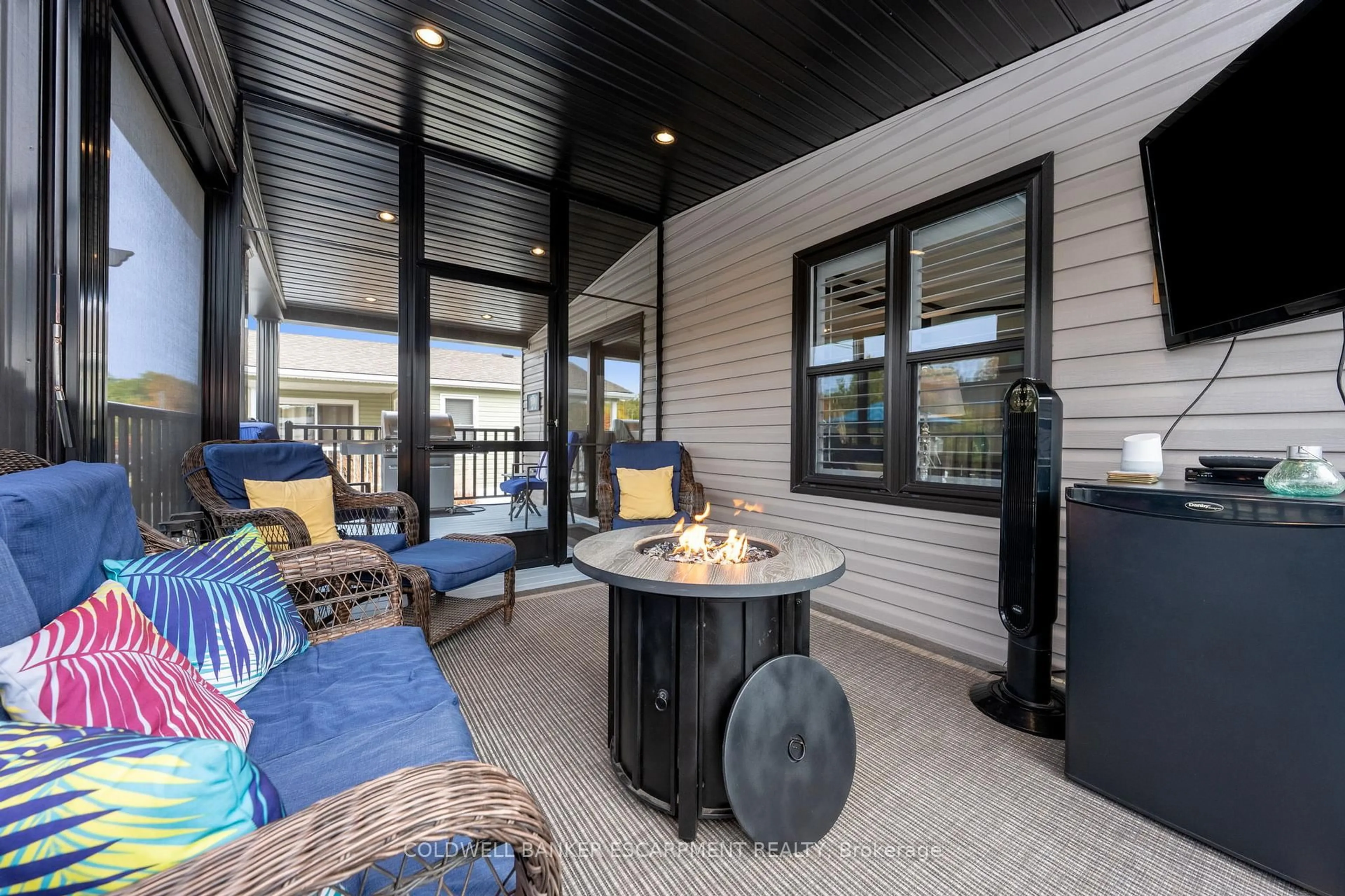 Patio, water/lake/river/ocean view for 4449 Milburough Line #8 Hill, Burlington Ontario L7P 0C5