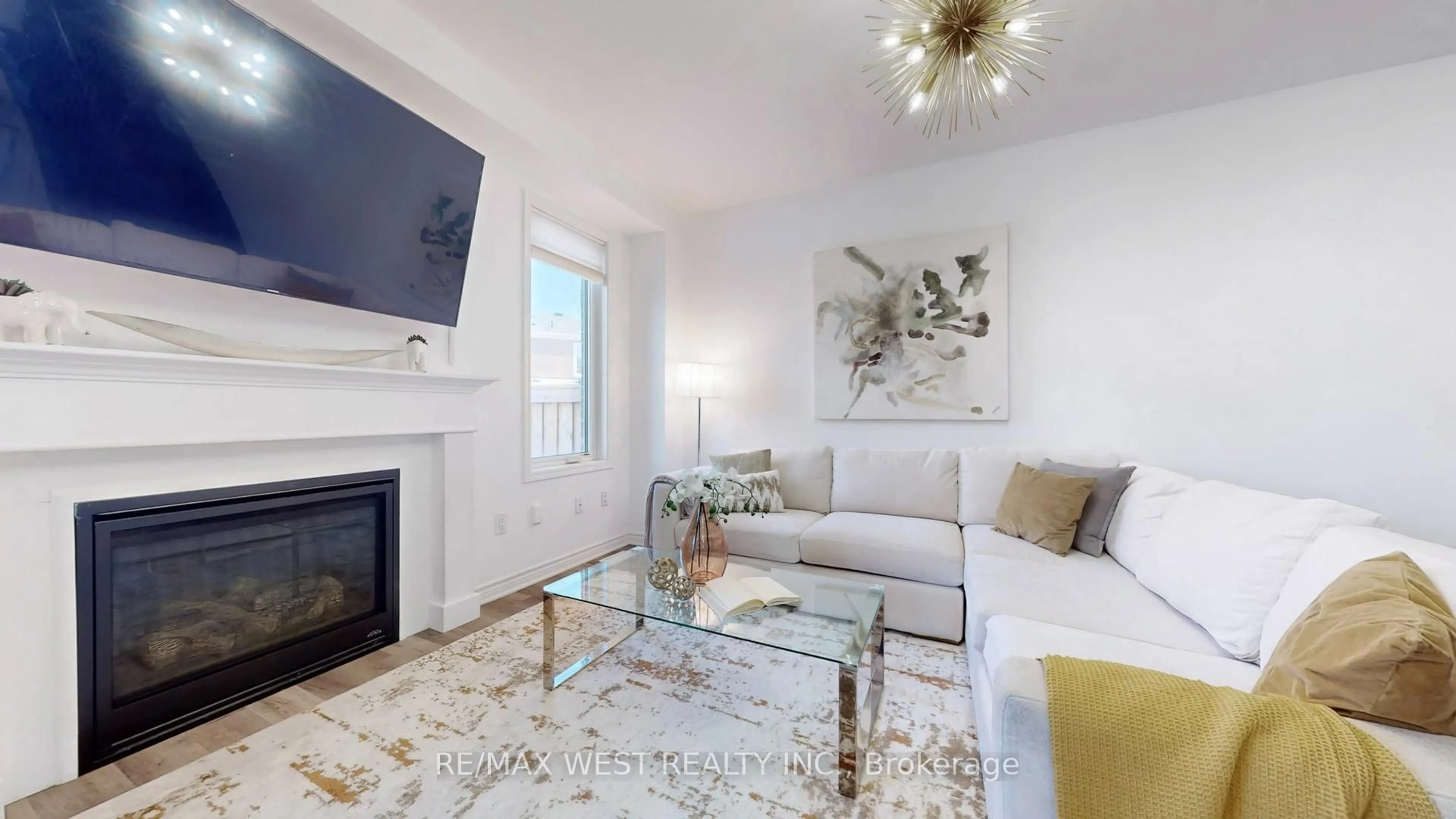 Living room with furniture, unknown for 902 Sumac Cres, Milton Ontario L9E 1R7