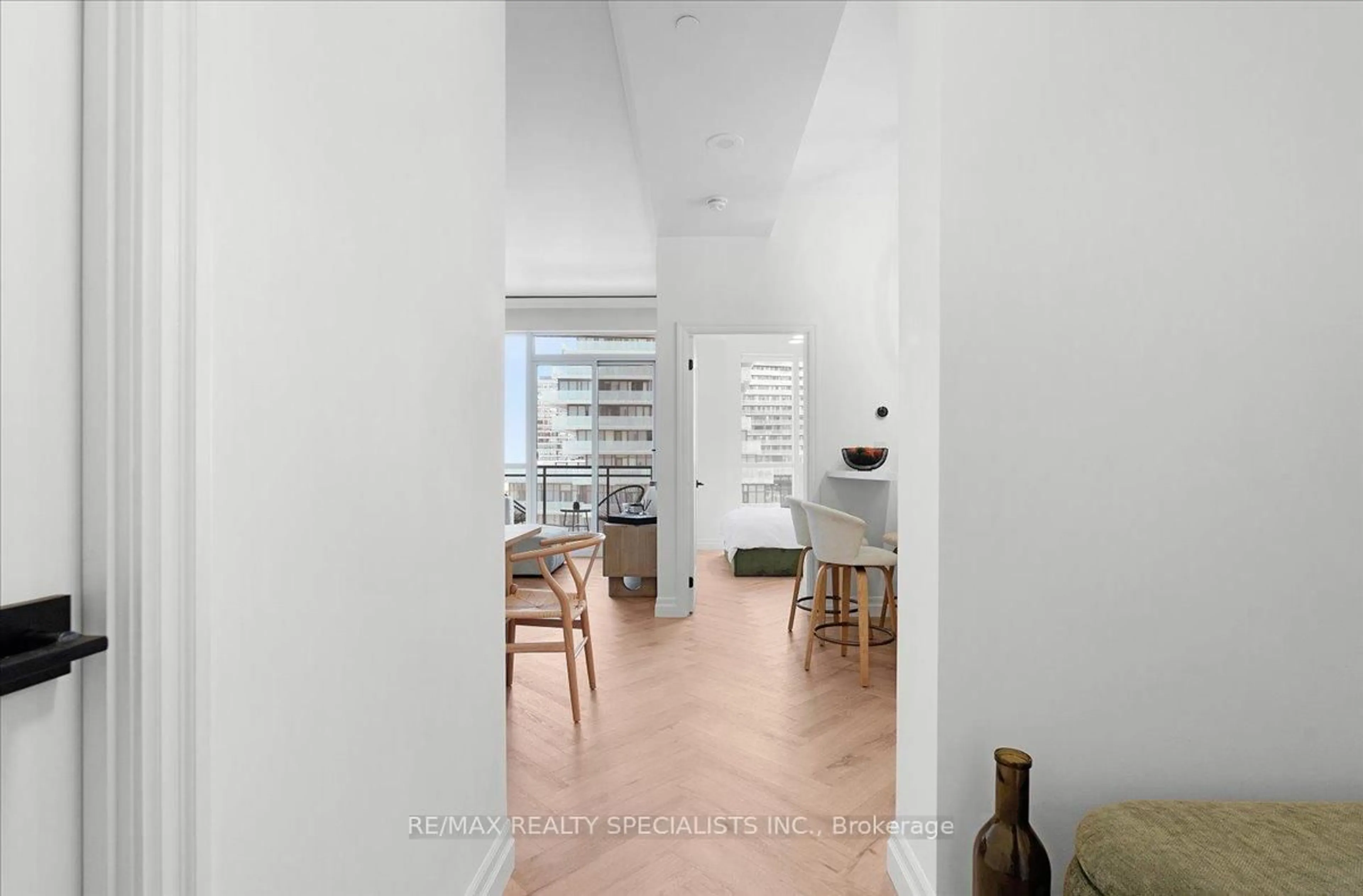 Unknown for 4011 Brickstone Mews #621, Mississauga Ontario L5B 0J7