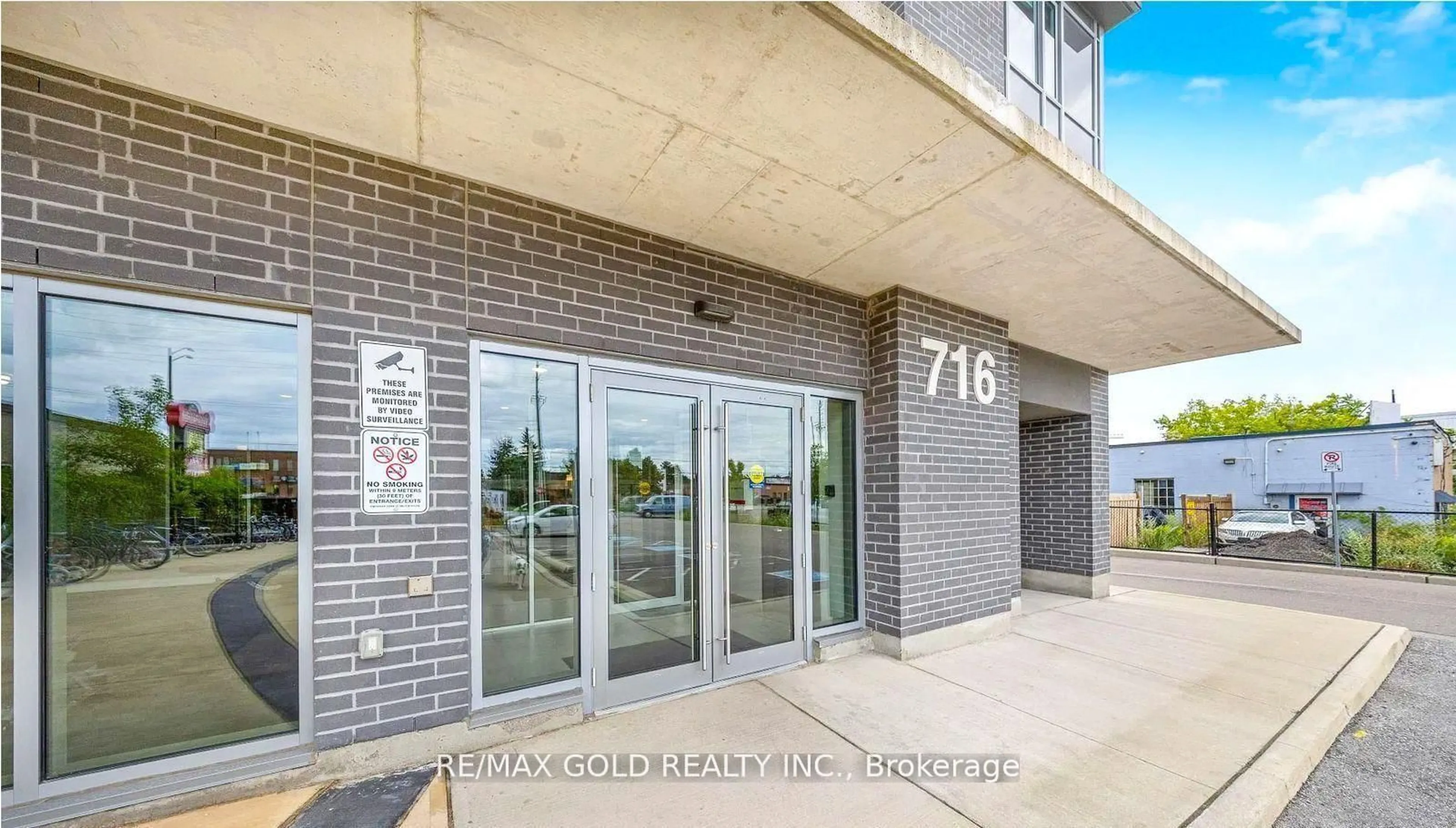 Indoor foyer for 716 Main St #807, Milton Ontario L9T 3P6