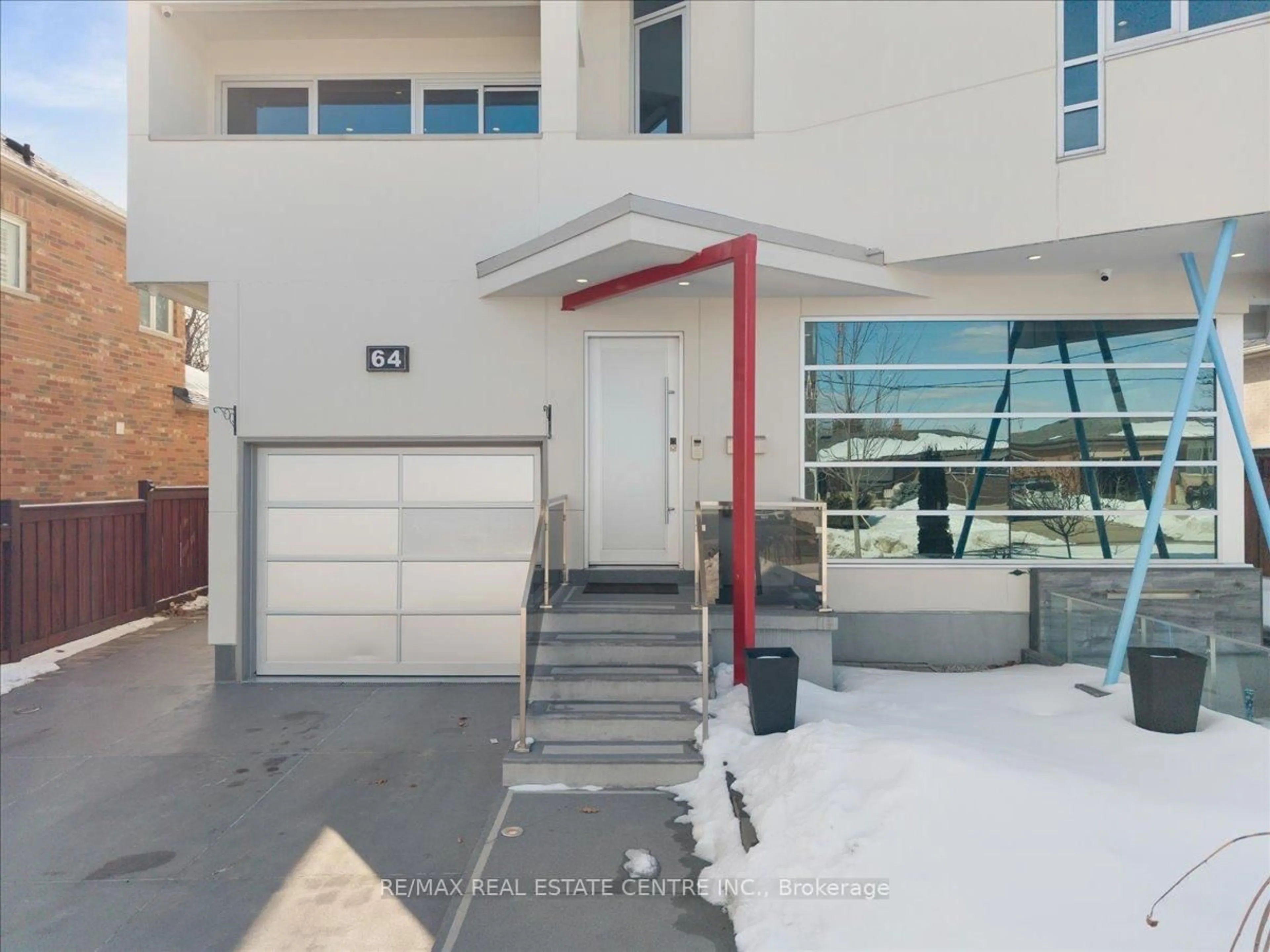 Indoor foyer for 64 Aviemore Dr, Toronto Ontario M9L 2L7