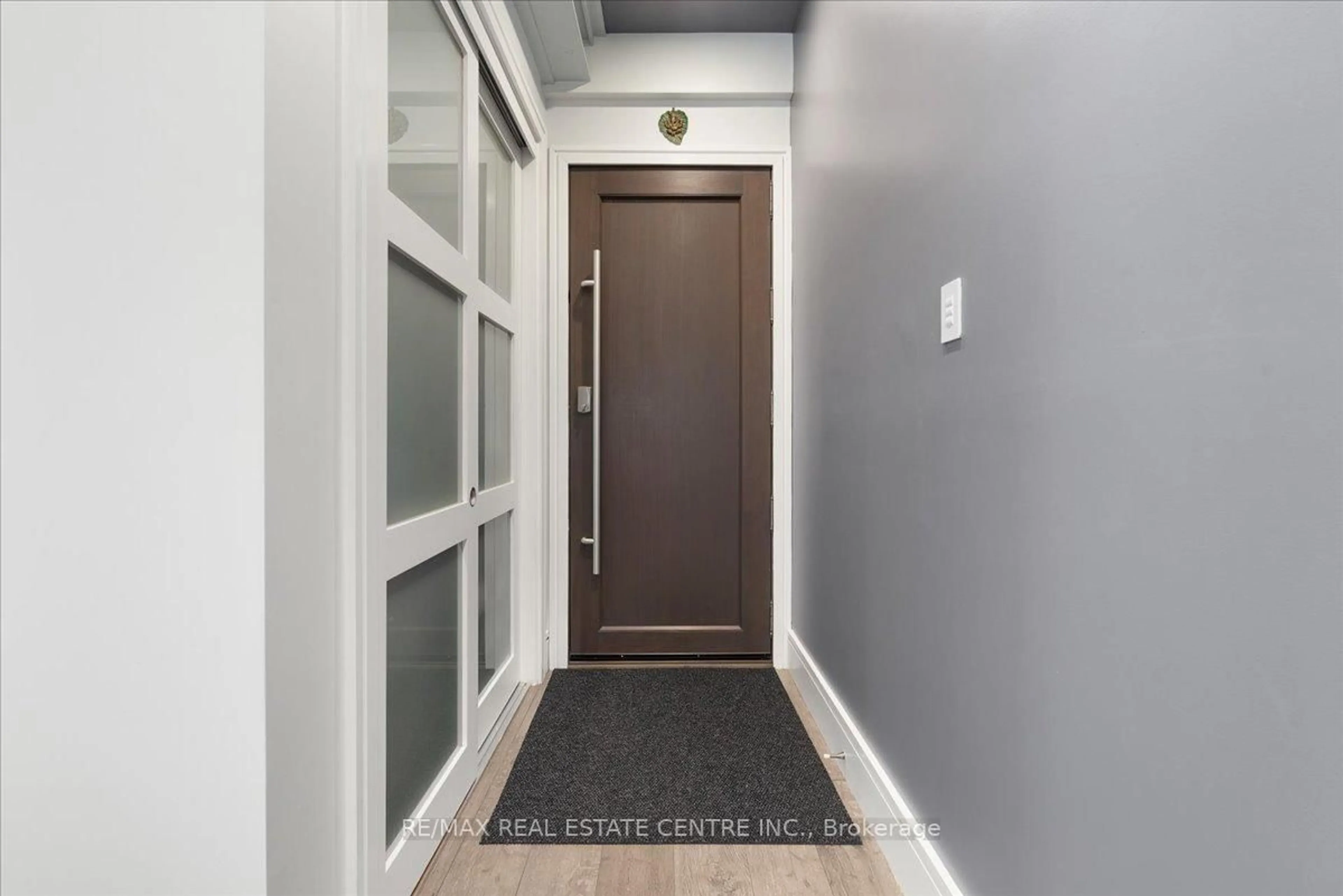 Indoor entryway for 64 Aviemore Dr, Toronto Ontario M9L 2L7