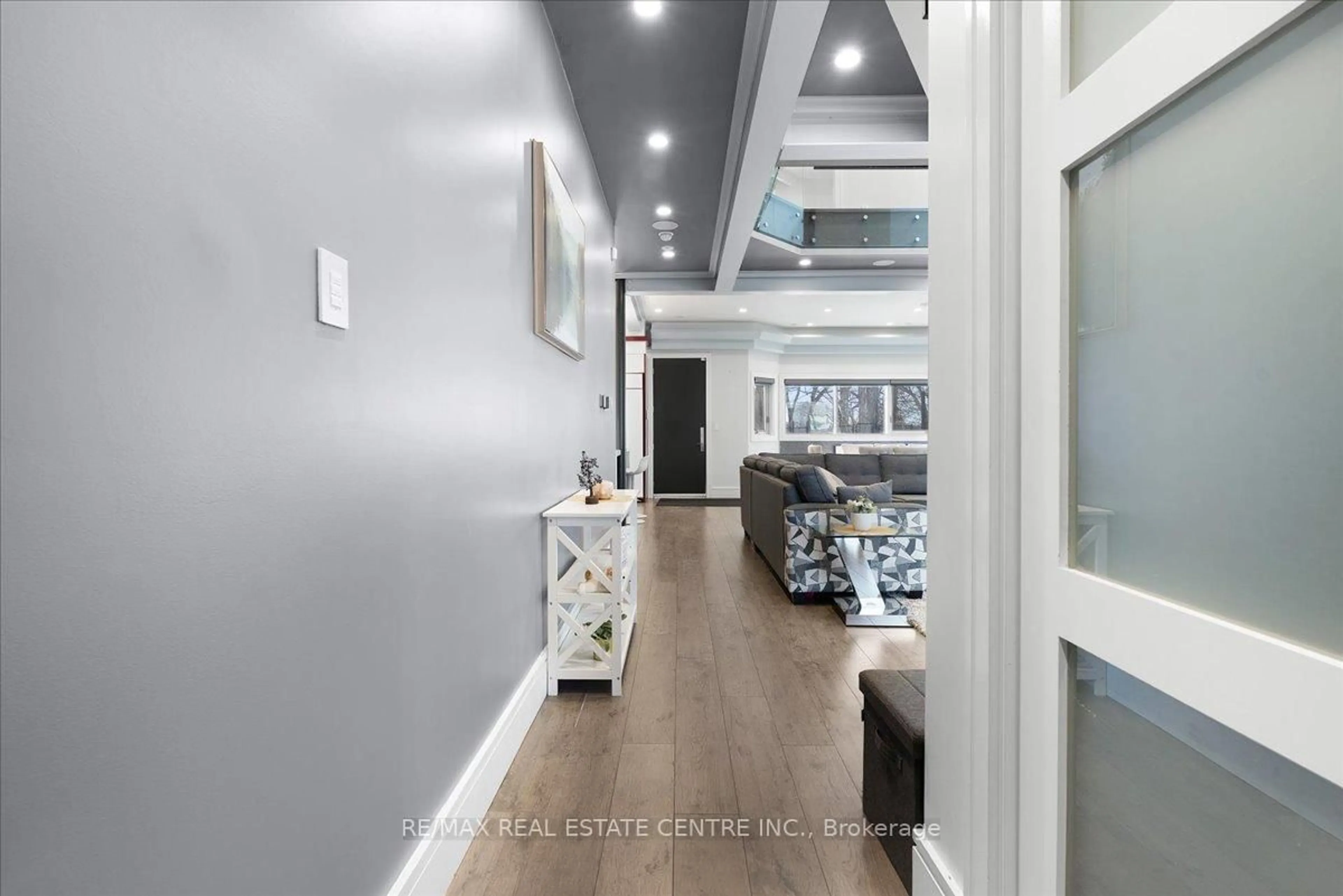 Indoor entryway for 64 Aviemore Dr, Toronto Ontario M9L 2L7