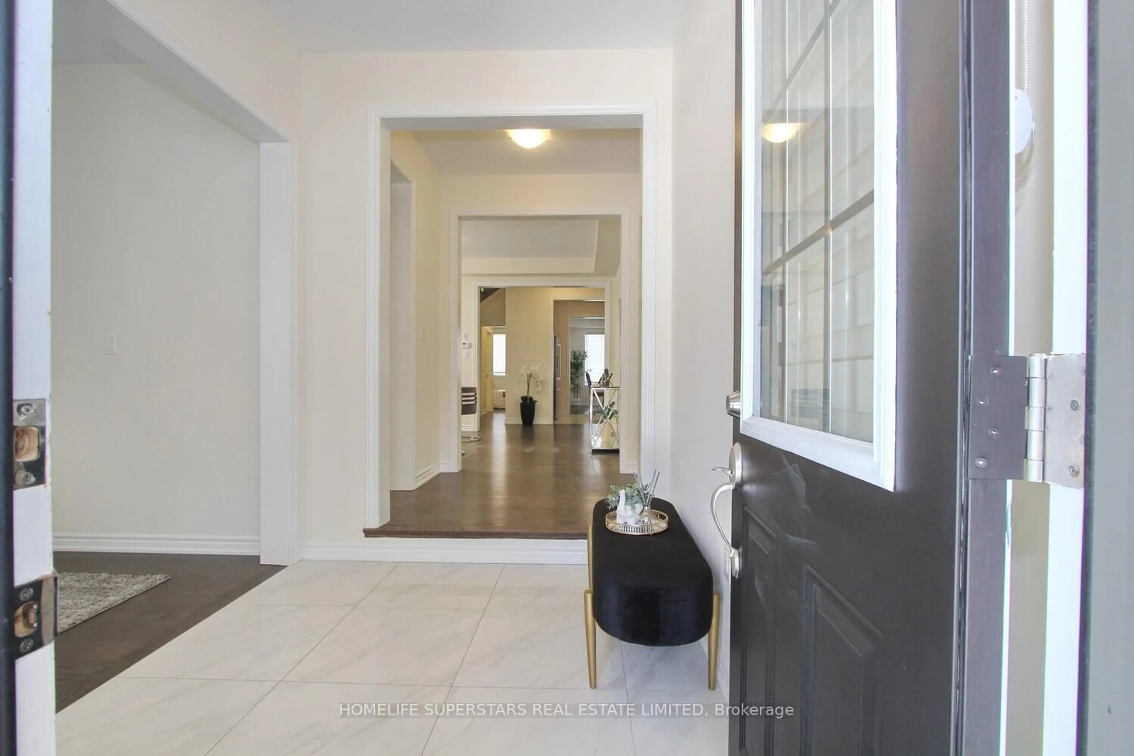 Indoor foyer for 14 Spring Snow Rd, Brampton Ontario L6Z 3N1