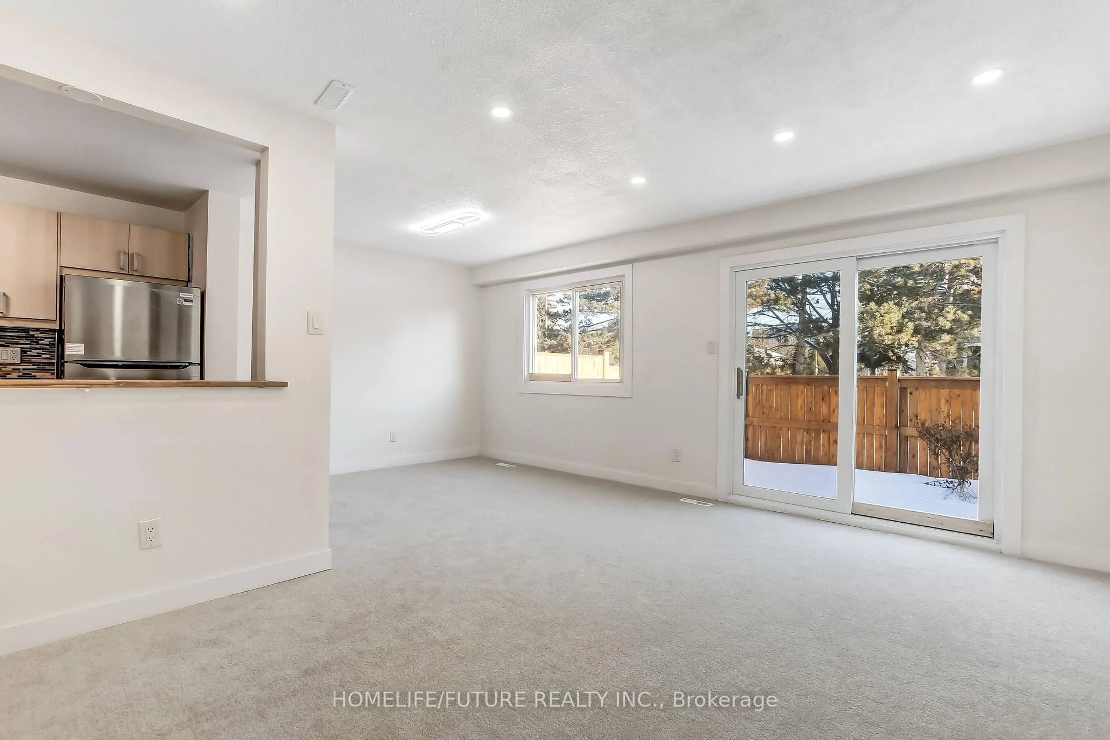 A pic of a room for 5610 Montevideo Rd #9, Mississauga Ontario L5N 2N9