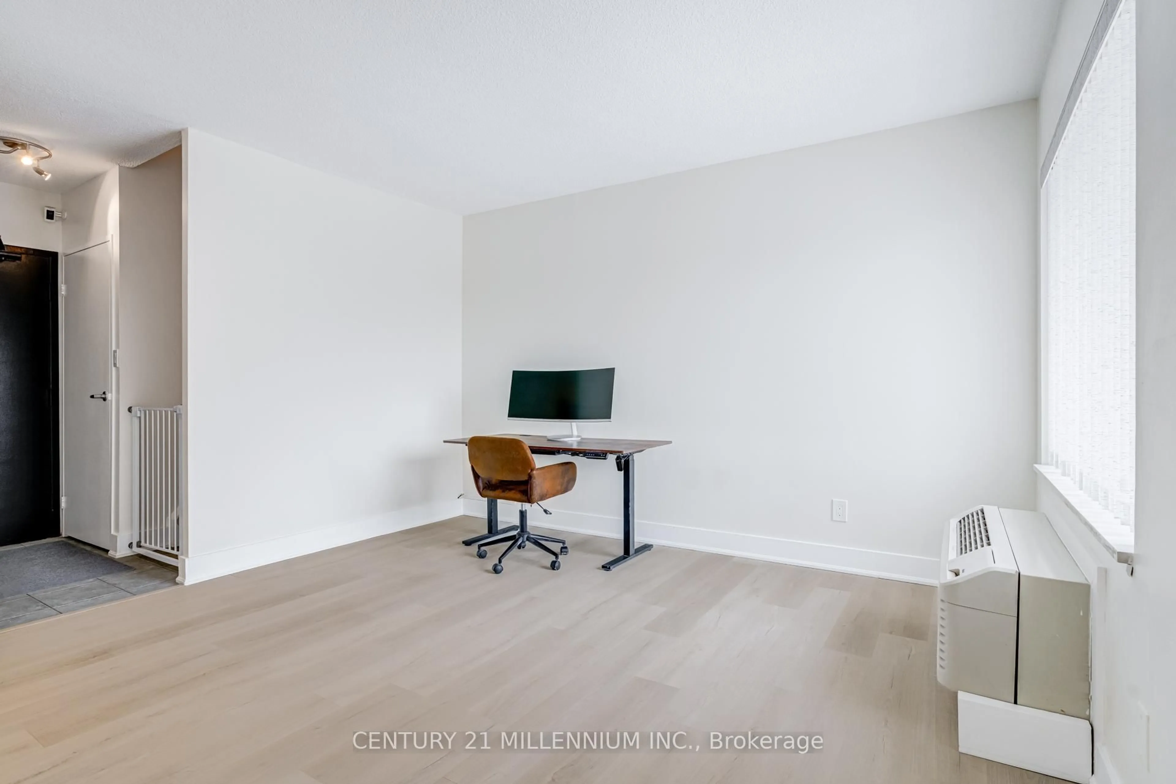 A pic of a room for 1000 Cedarglen Gate #617, Mississauga Ontario L5C 3Z5