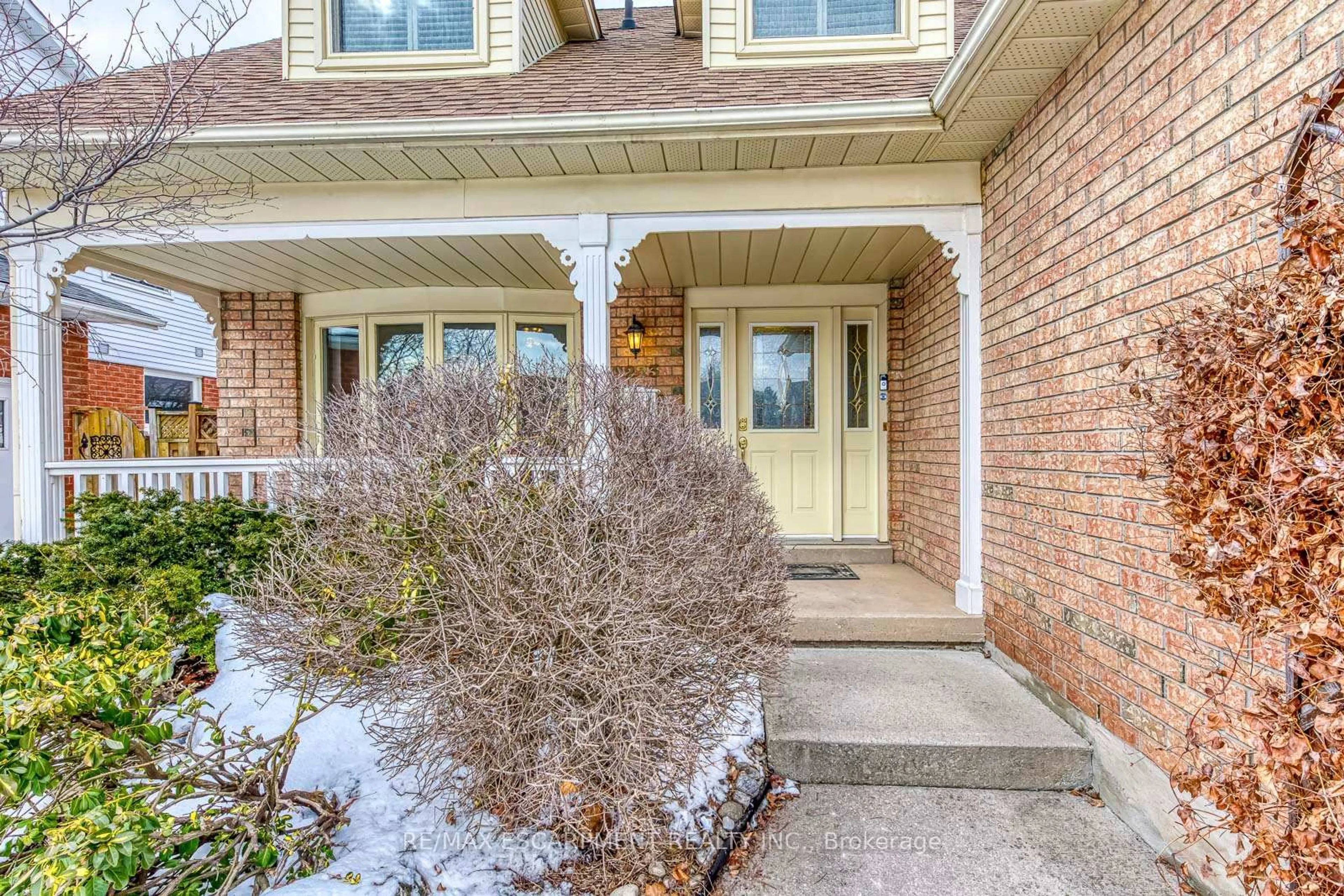 Indoor entryway for 2223 Vista Dr, Burlington Ontario L7M 3N5