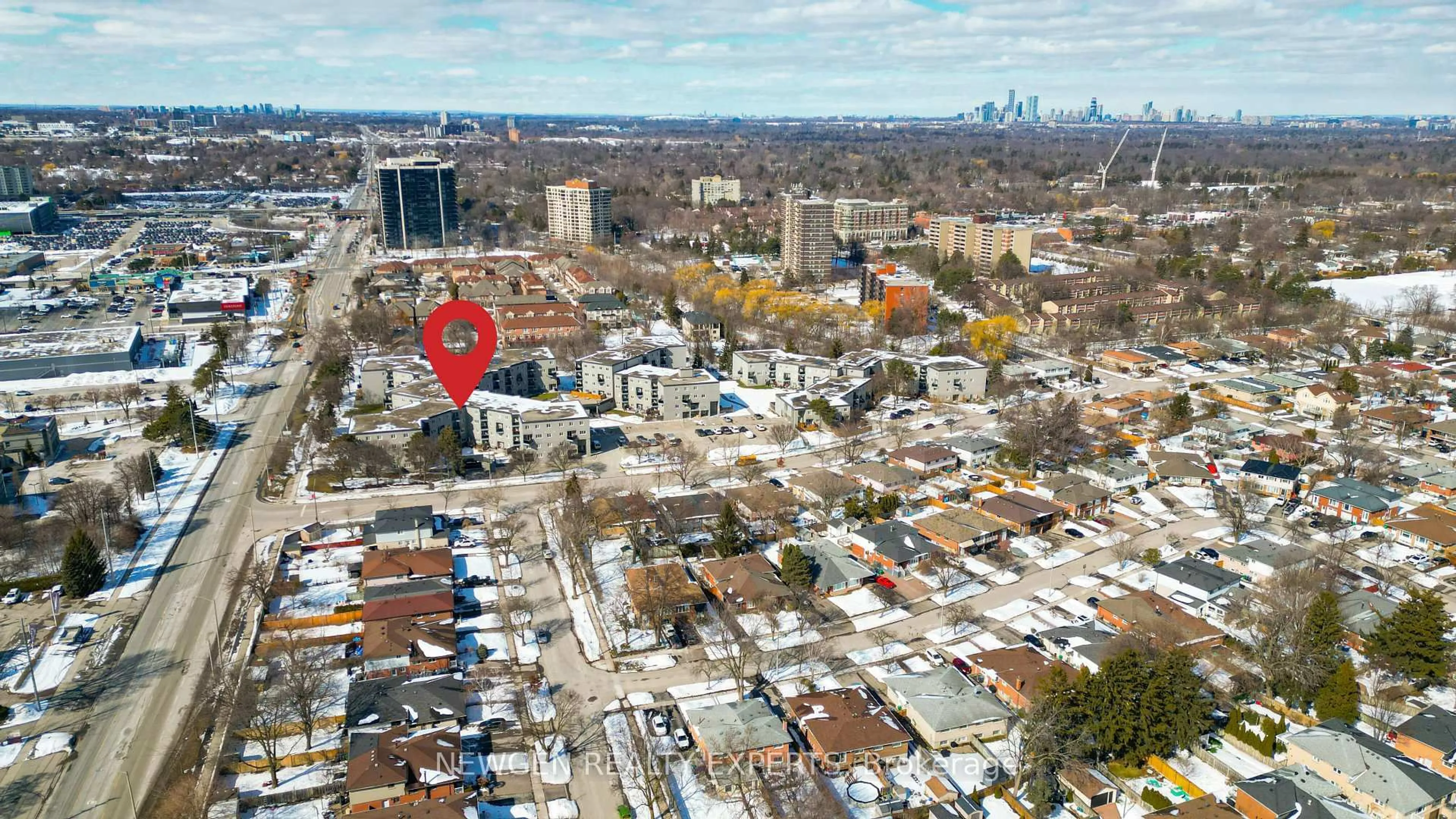 A pic from outside/outdoor area/front of a property/back of a property/a pic from drone, city buildings view from balcony for 2001 Bonnymede Dr #88, Mississauga Ontario L5J 4H8