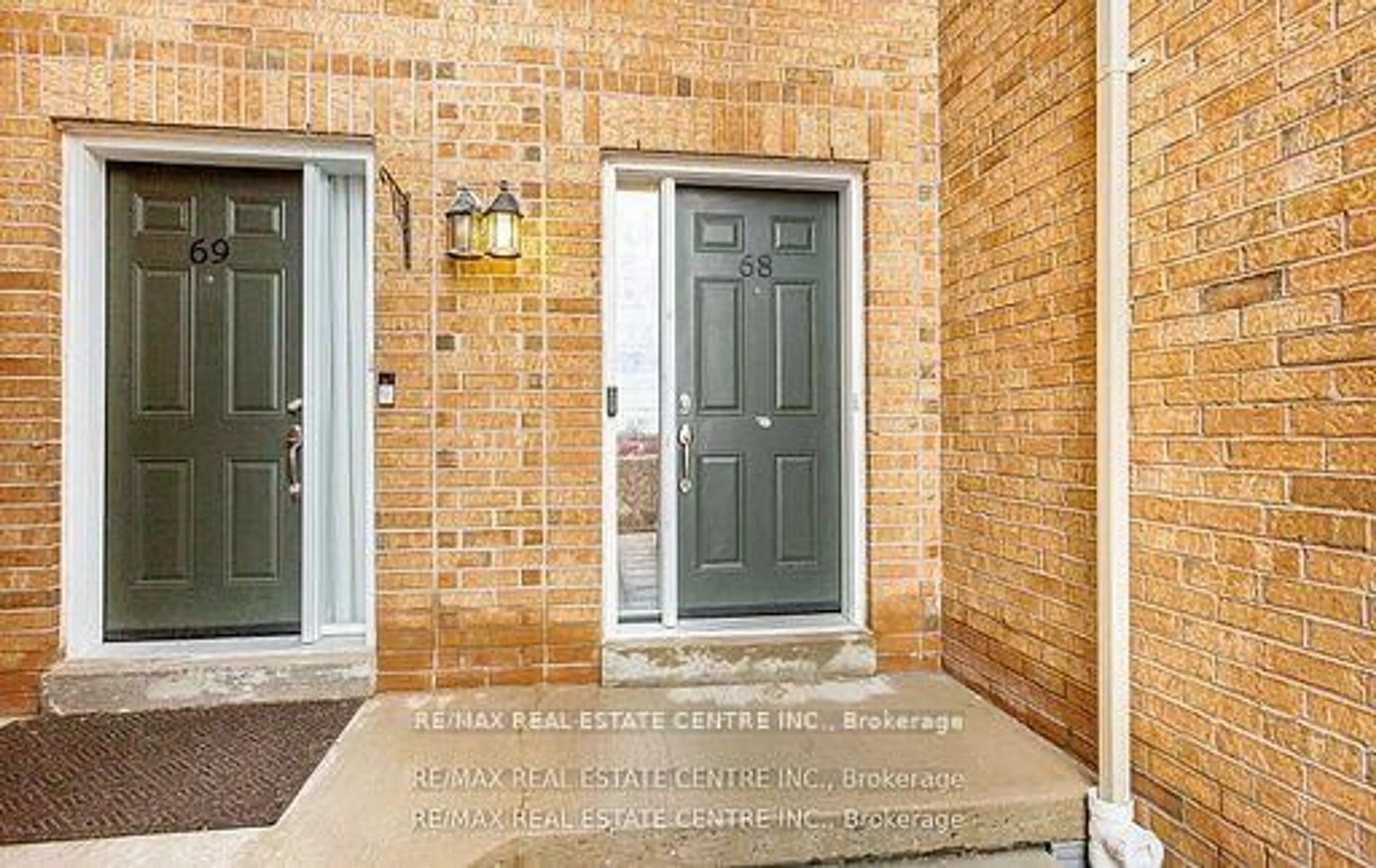 Indoor entryway for 45 Bristol Rd #68, Mississauga Ontario L4Z 3P5