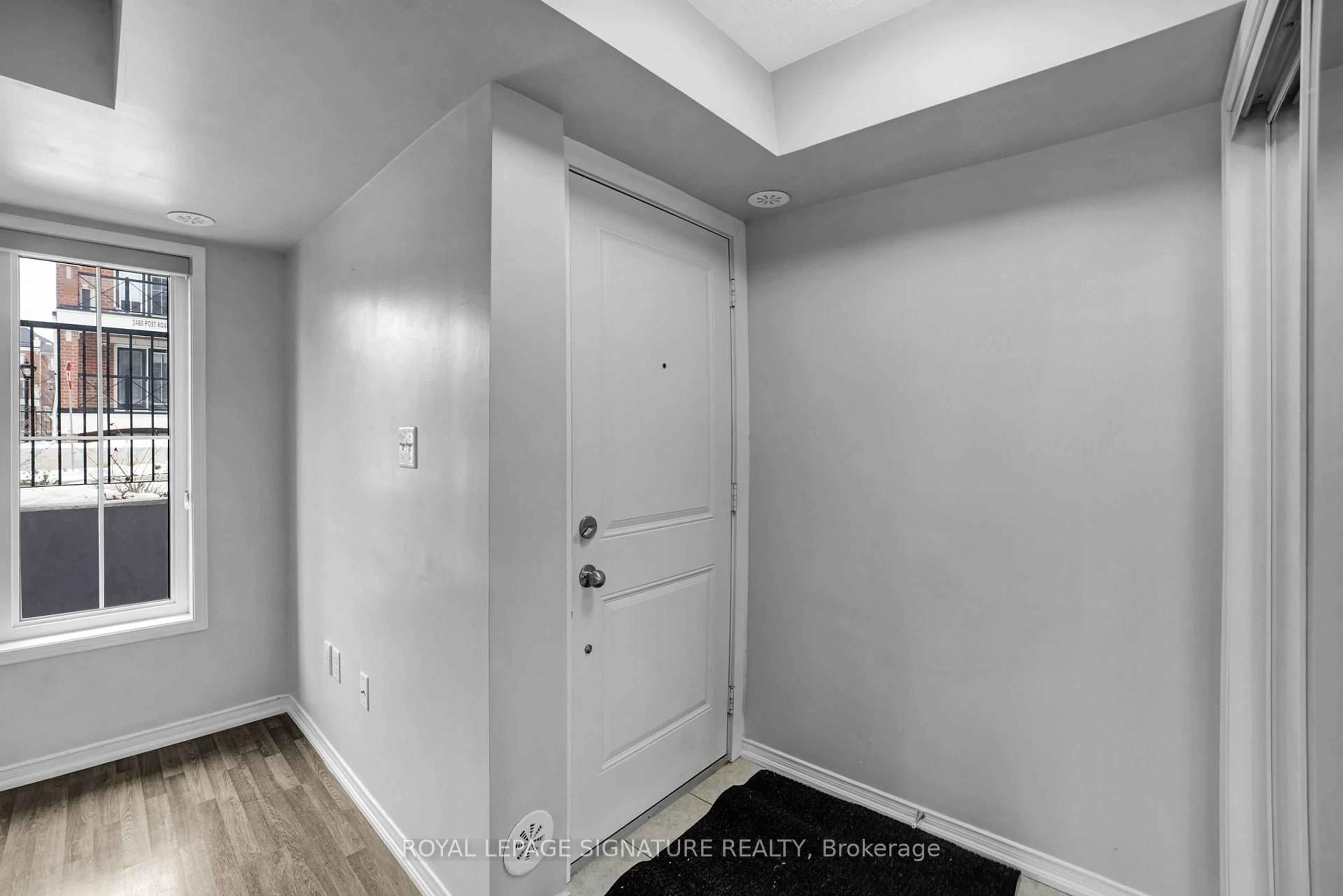 Indoor entryway for 2492 Post Rd #19, Oakville Ontario L6H 0G6