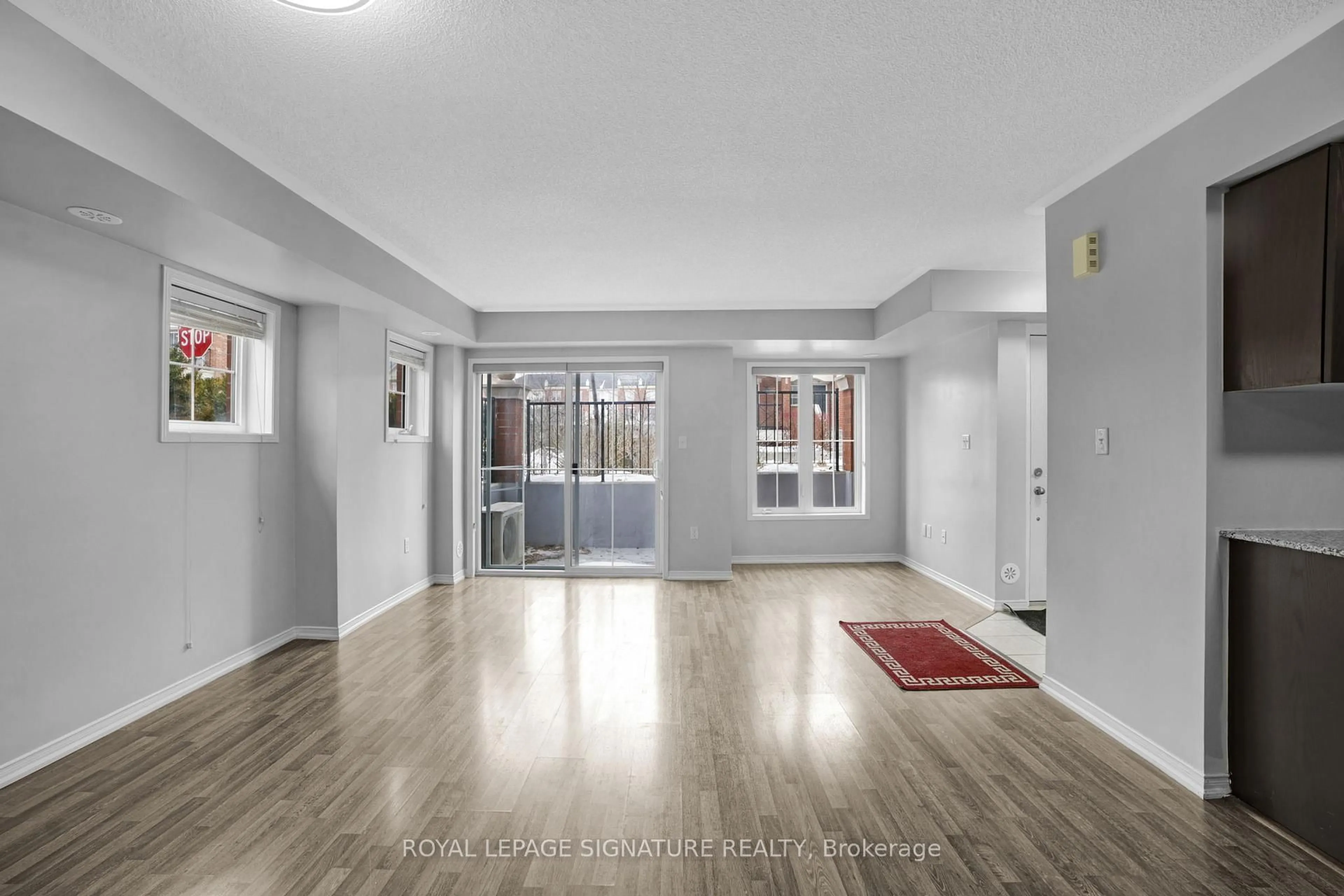 Indoor entryway for 2492 Post Rd #19, Oakville Ontario L6H 0G6