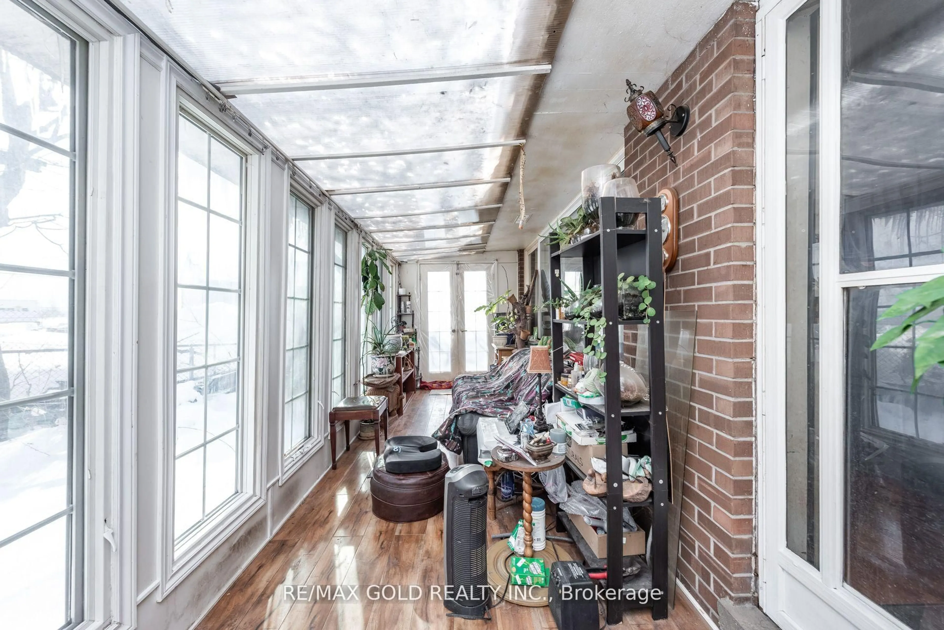 Indoor entryway for 3 Harrow St, Mississauga Ontario L4T 1J2