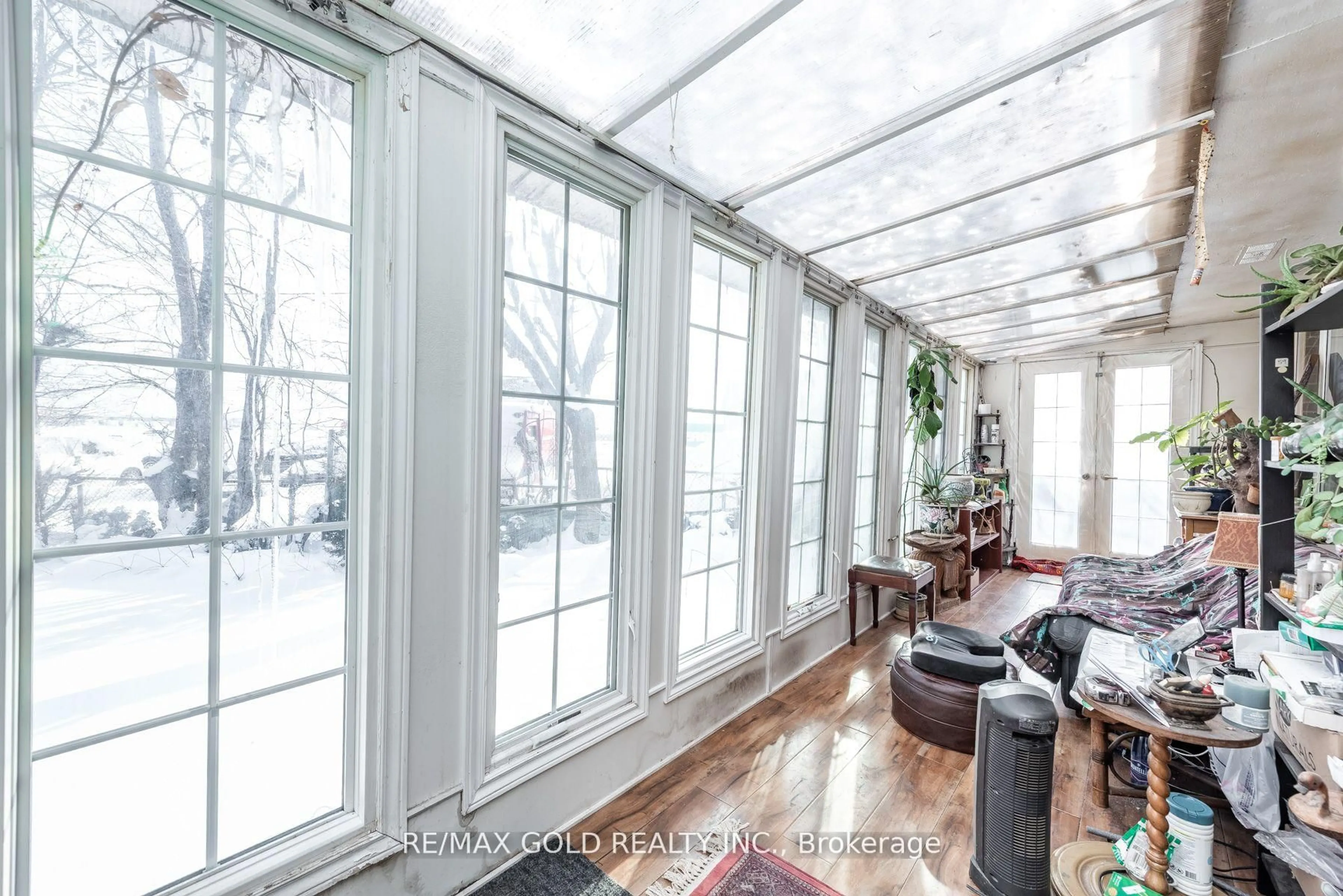 Indoor foyer for 3 Harrow St, Mississauga Ontario L4T 1J2