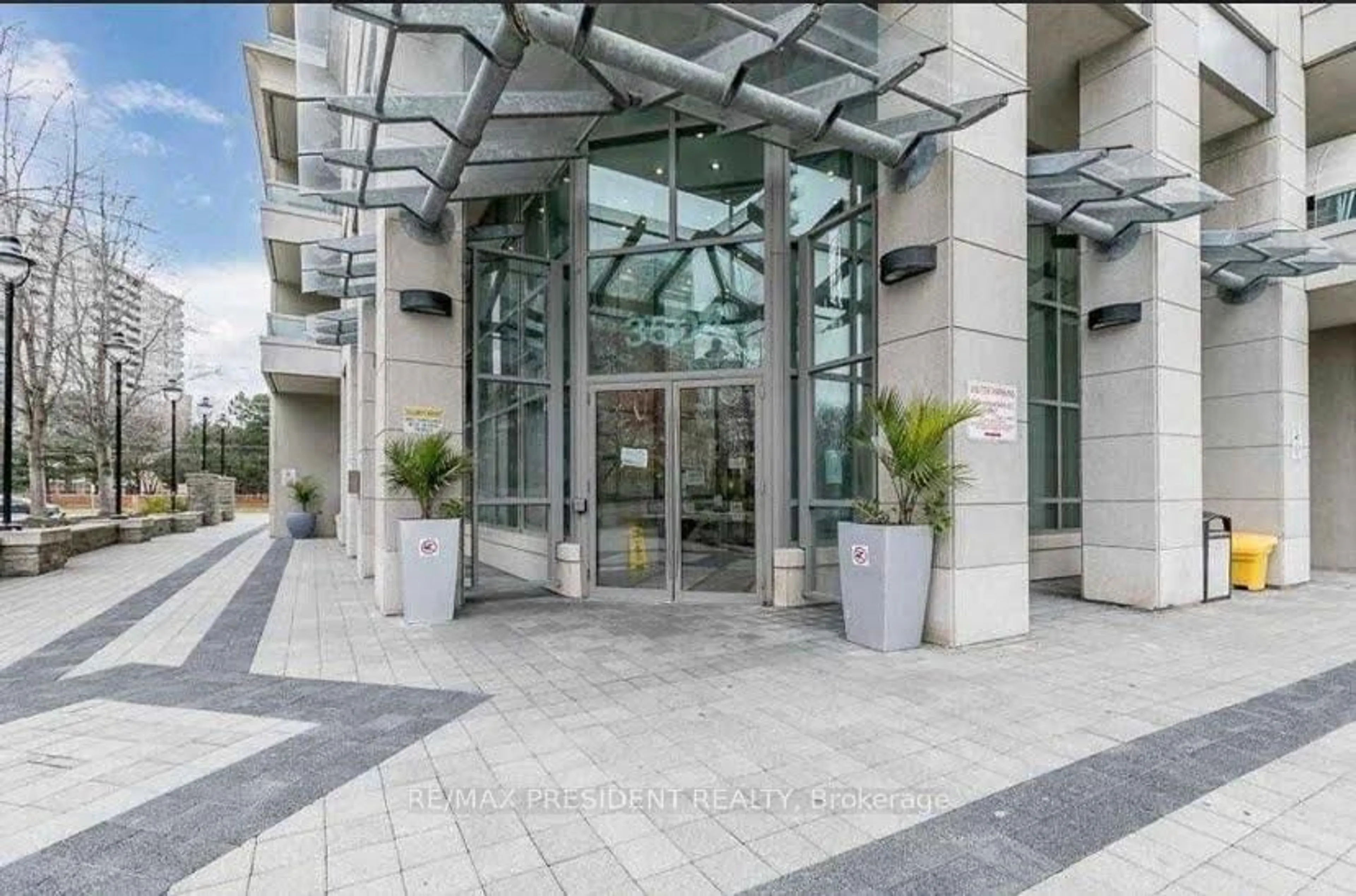 Indoor foyer for 3504 Hurontario St #801, Mississauga Ontario L5B 0B9