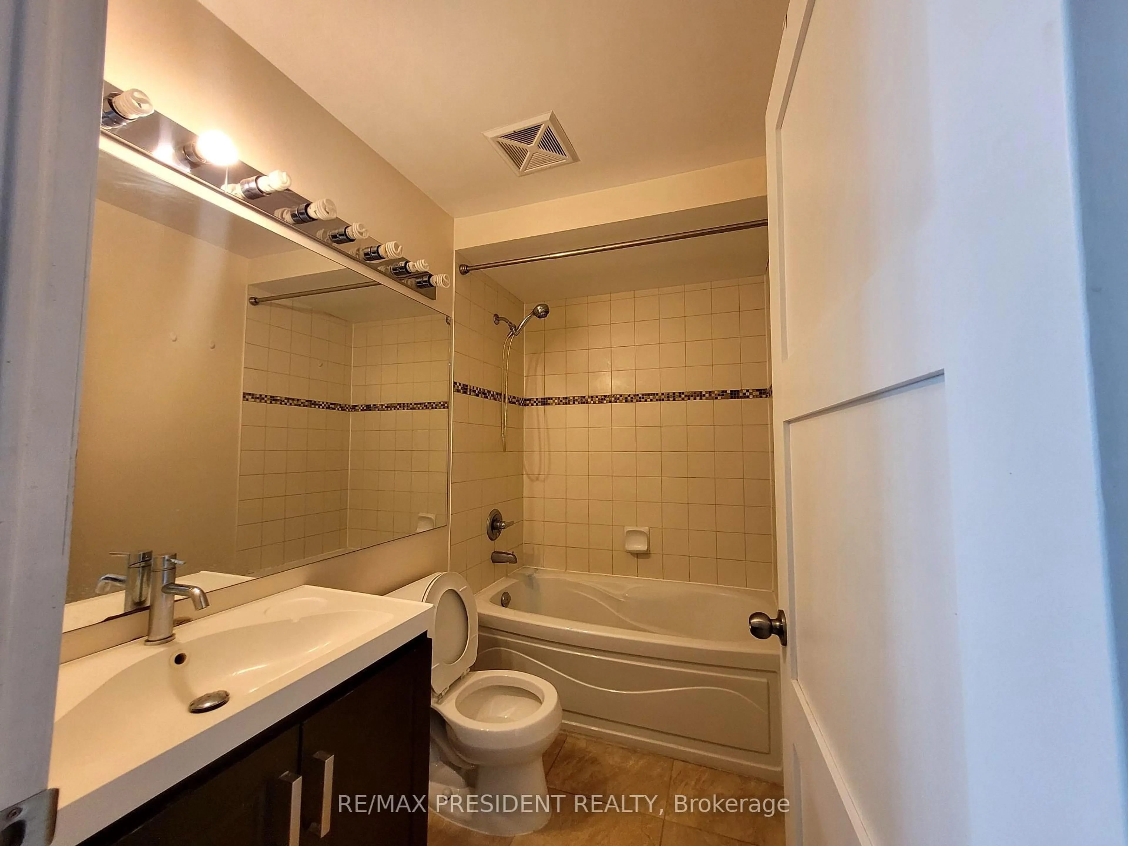 Standard bathroom, ceramic/tile floor for 3504 Hurontario St #801, Mississauga Ontario L5B 0B9