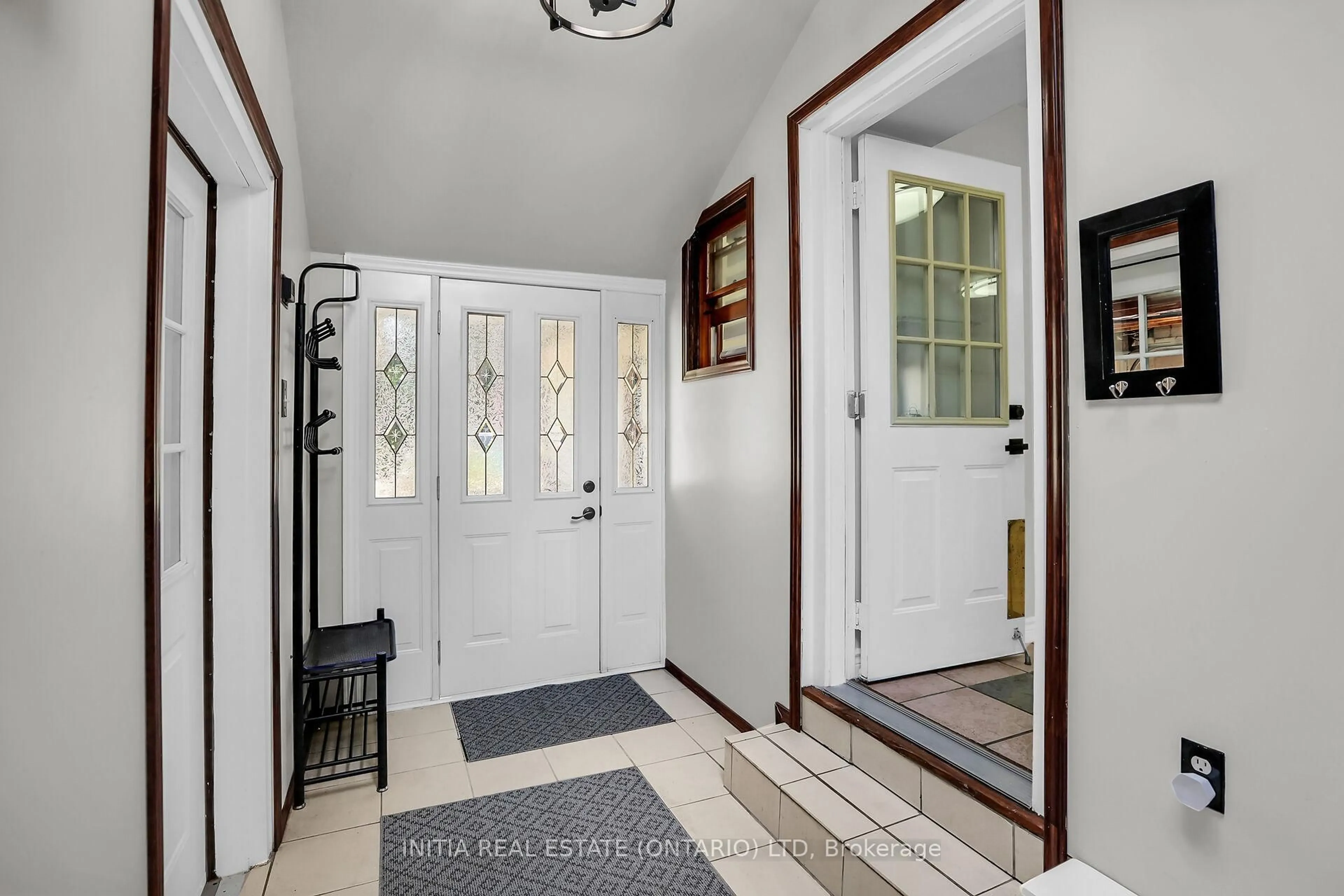 Indoor entryway for 16030 Humber Station Rd, Caledon Ontario L7E 0Y9
