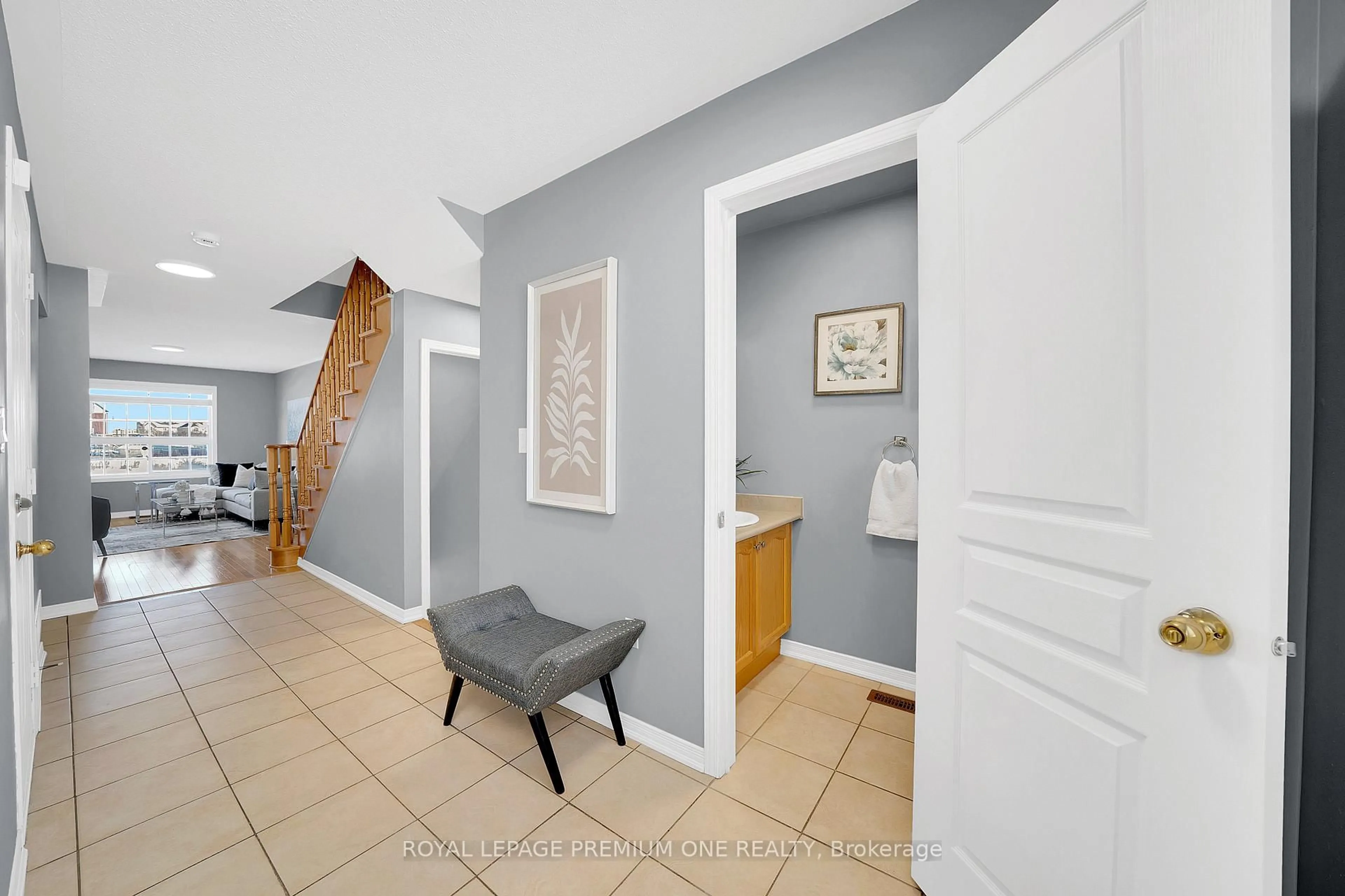 Indoor entryway for 13 Summitridge Crt, Brampton Ontario L6P 2E5