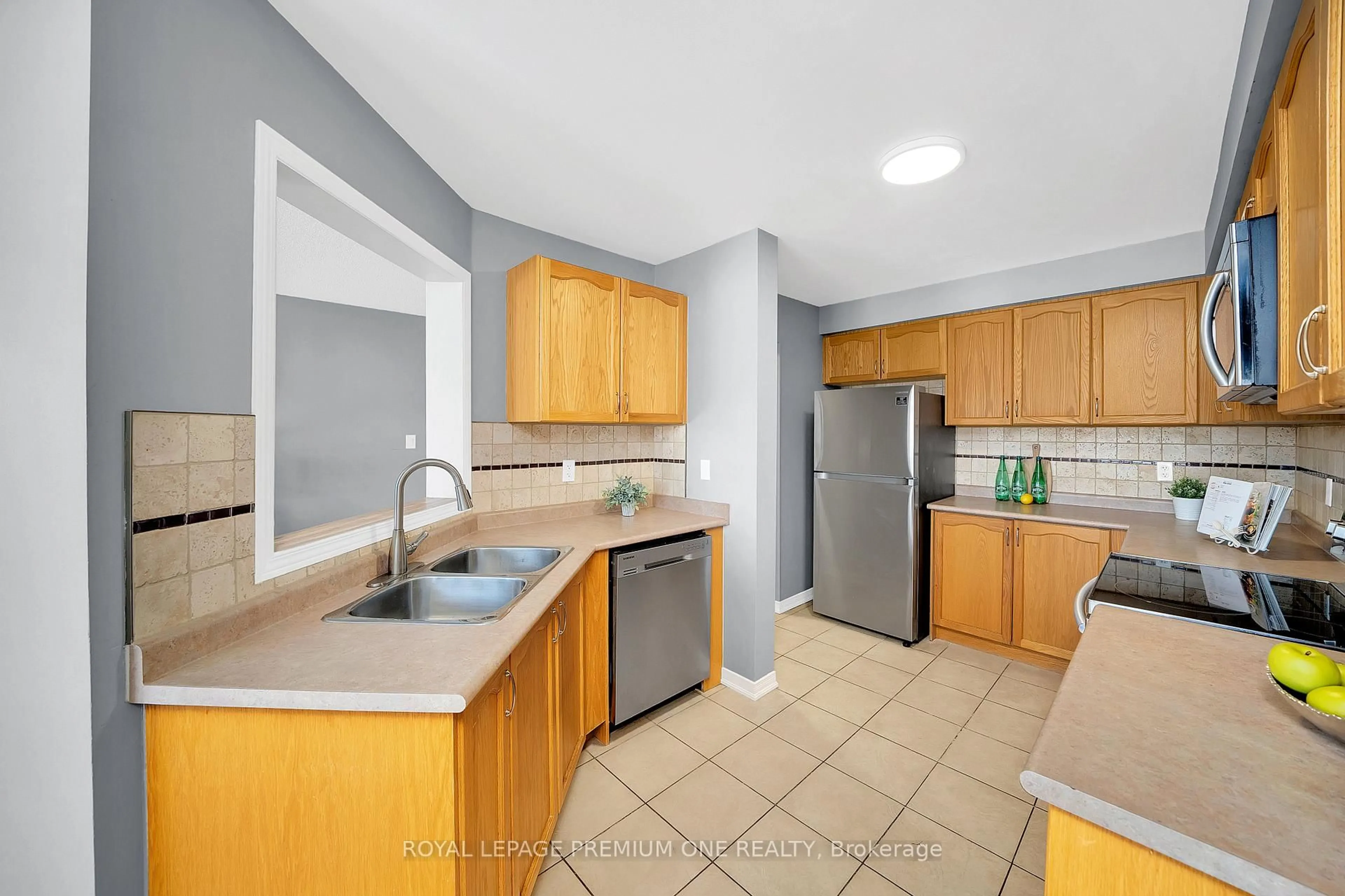 Standard kitchen, ceramic/tile floor for 13 Summitridge Crt, Brampton Ontario L6P 2E5