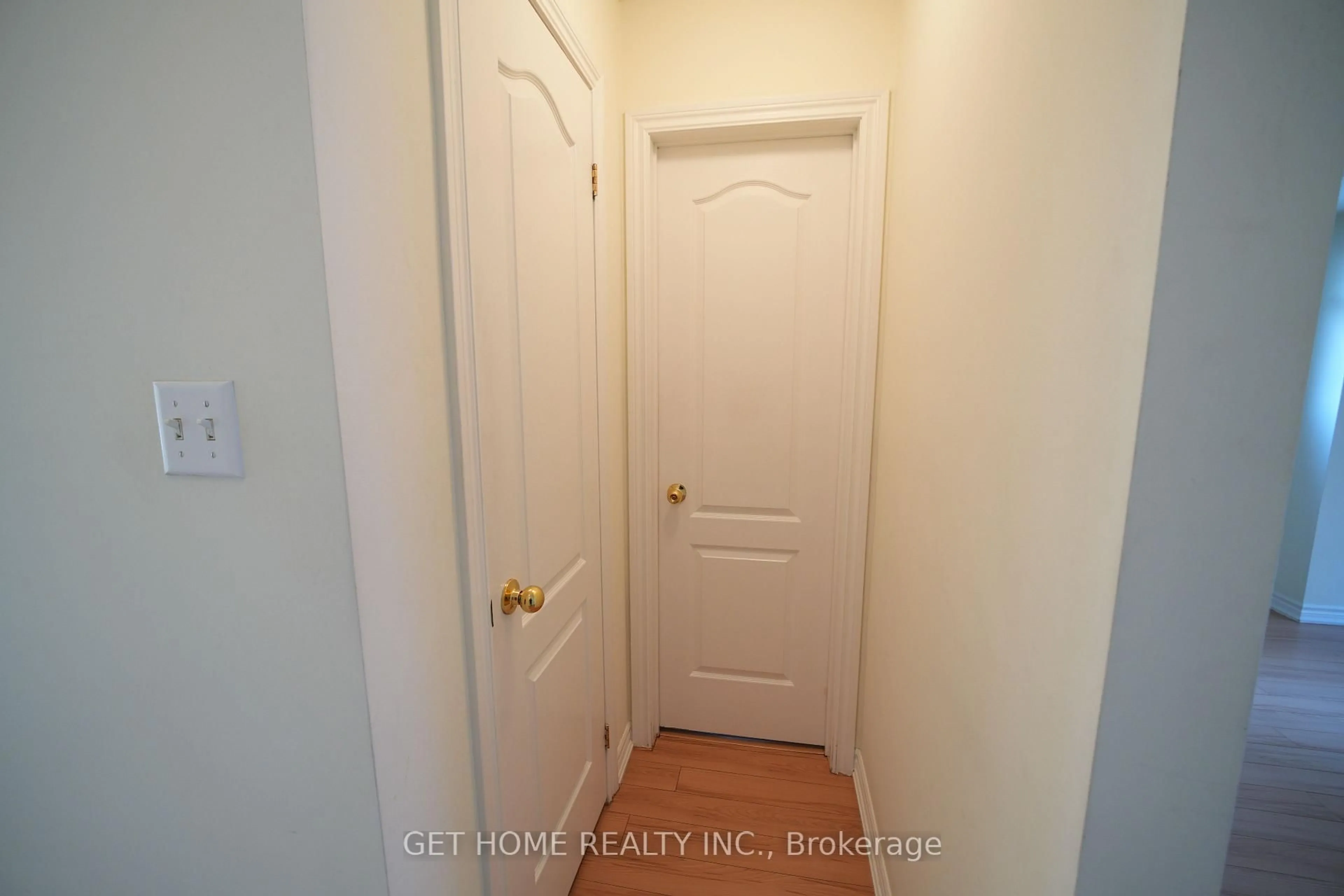 Indoor entryway for 840 Dundas St #25, Mississauga Ontario L5C 1C2