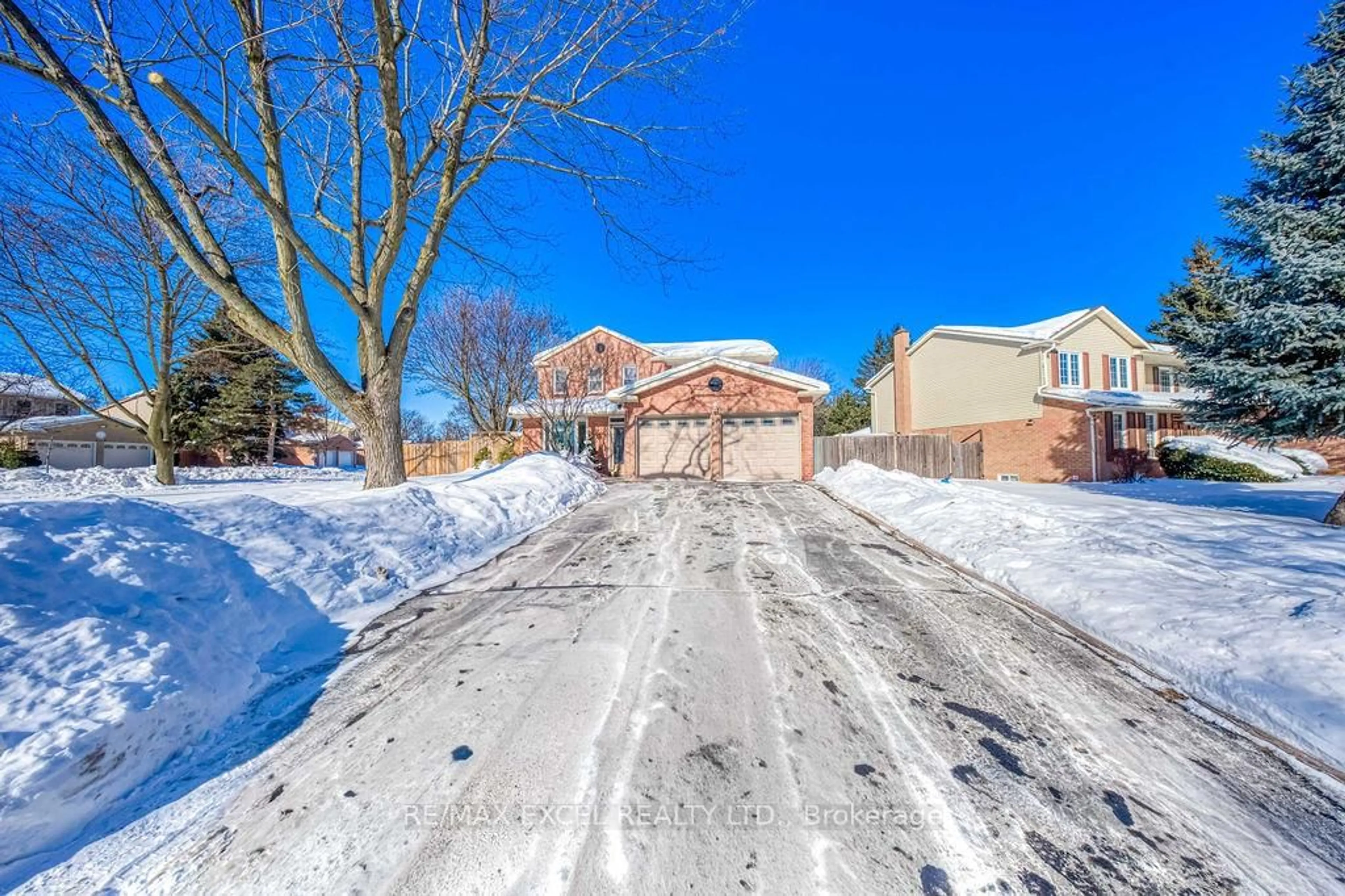 A pic from outside/outdoor area/front of a property/back of a property/a pic from drone, street for 3031 Kilbride Crt, Mississauga Ontario L5N 3C5