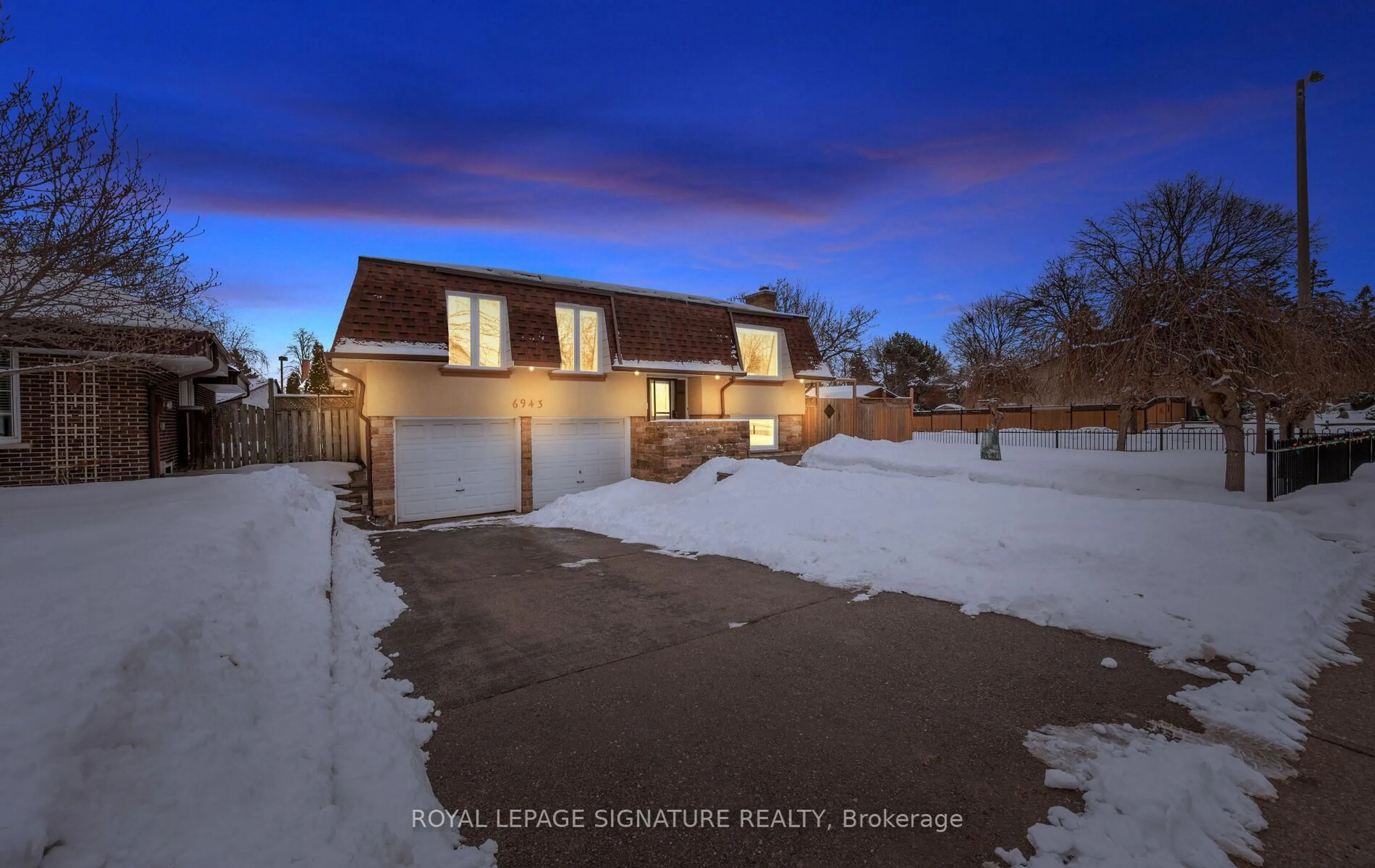 A pic from outside/outdoor area/front of a property/back of a property/a pic from drone, street for 6943 Estoril Rd, Mississauga Ontario L5N 1N3