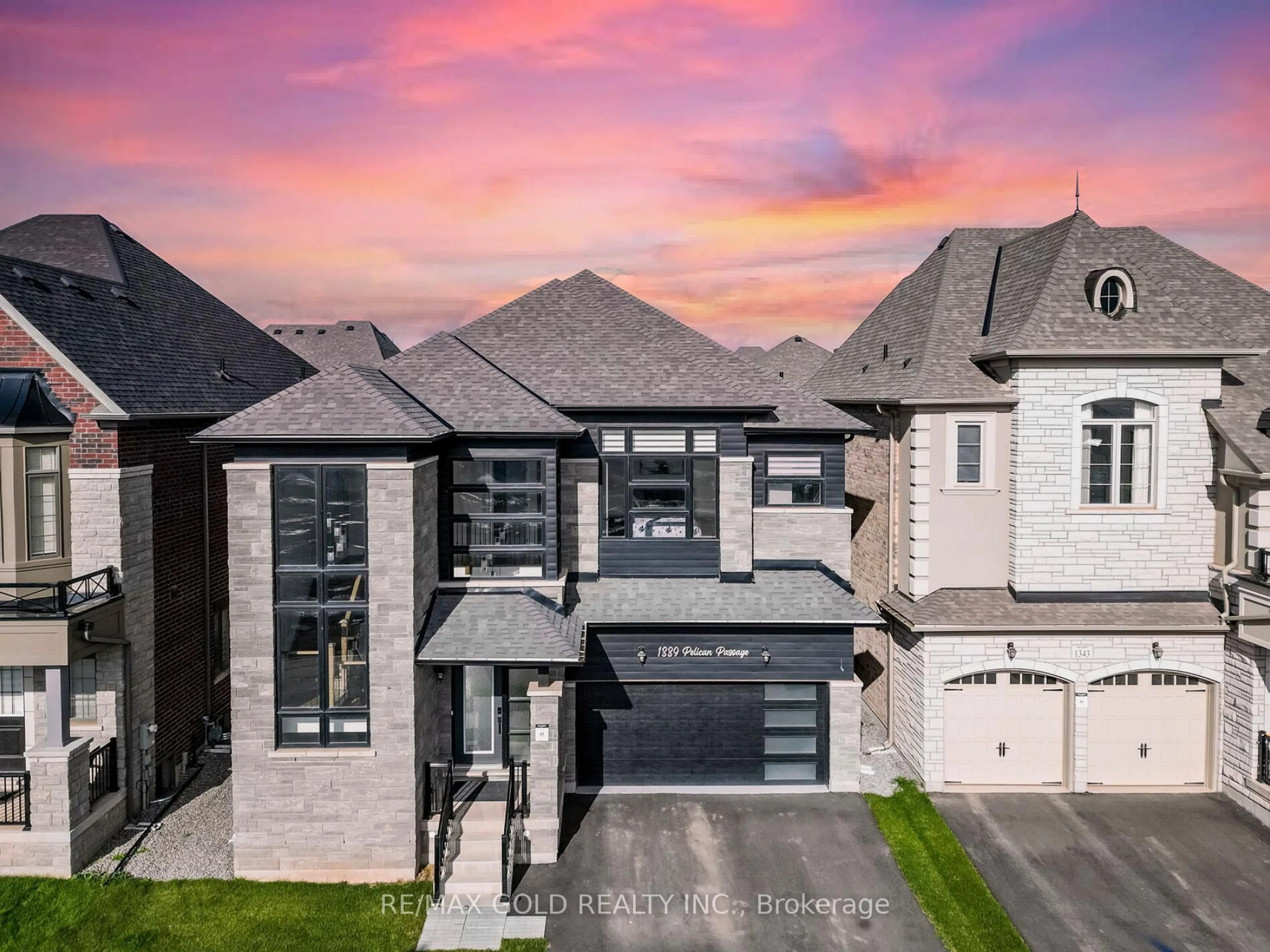A pic from outside/outdoor area/front of a property/back of a property/a pic from drone, street for 1339 Pellican Pass, Oakville Ontario L6H 7Z9