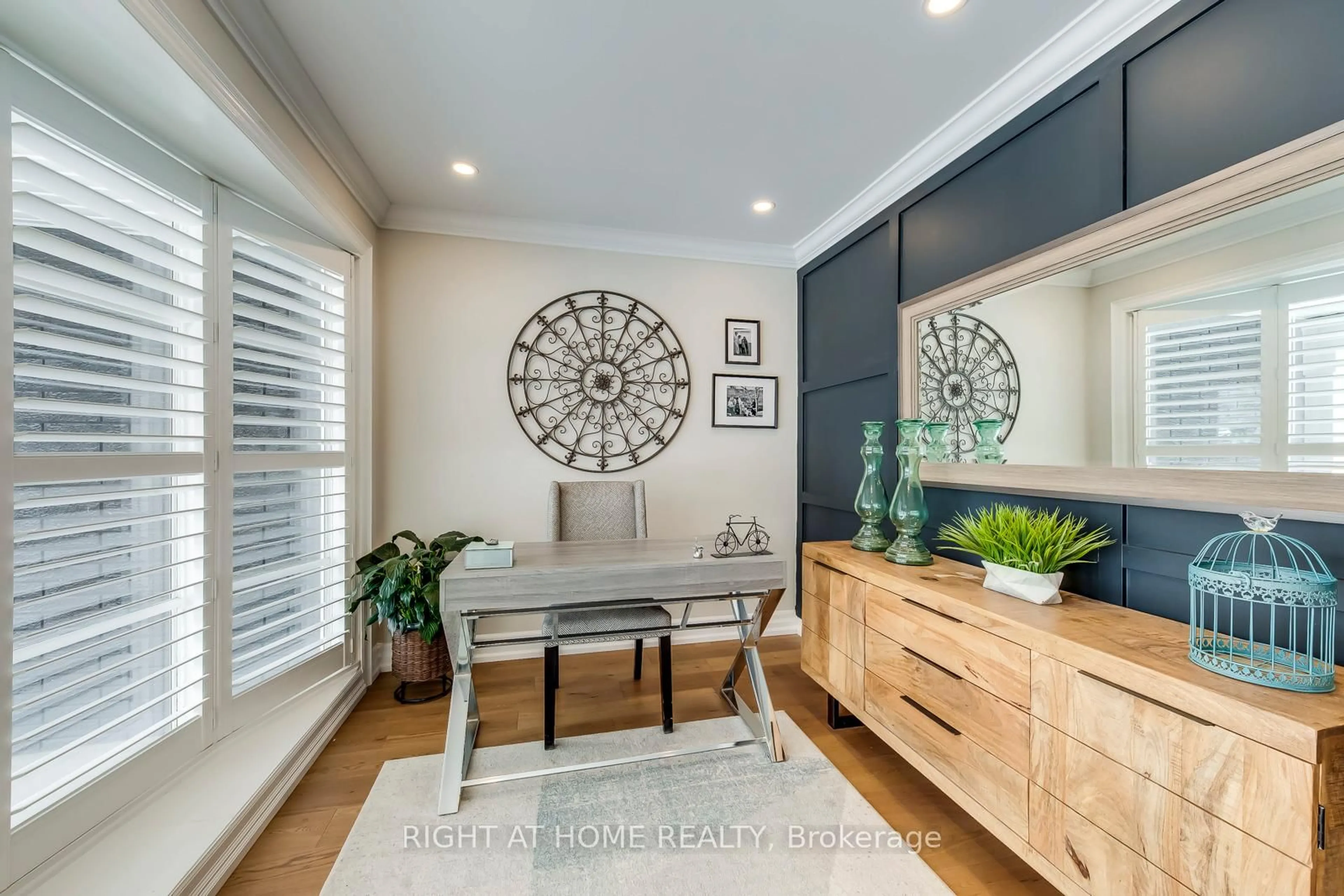 Unknown for 204 Walkers Line, Burlington Ontario L7N 2C3