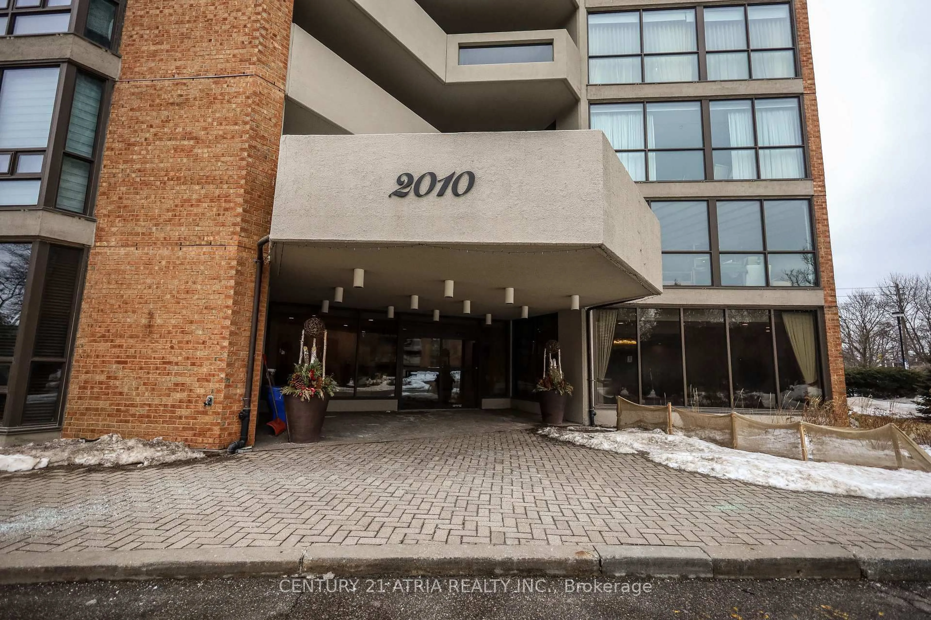 Indoor foyer for 2010 Islington Ave #603, Toronto Ontario M9P 3S8