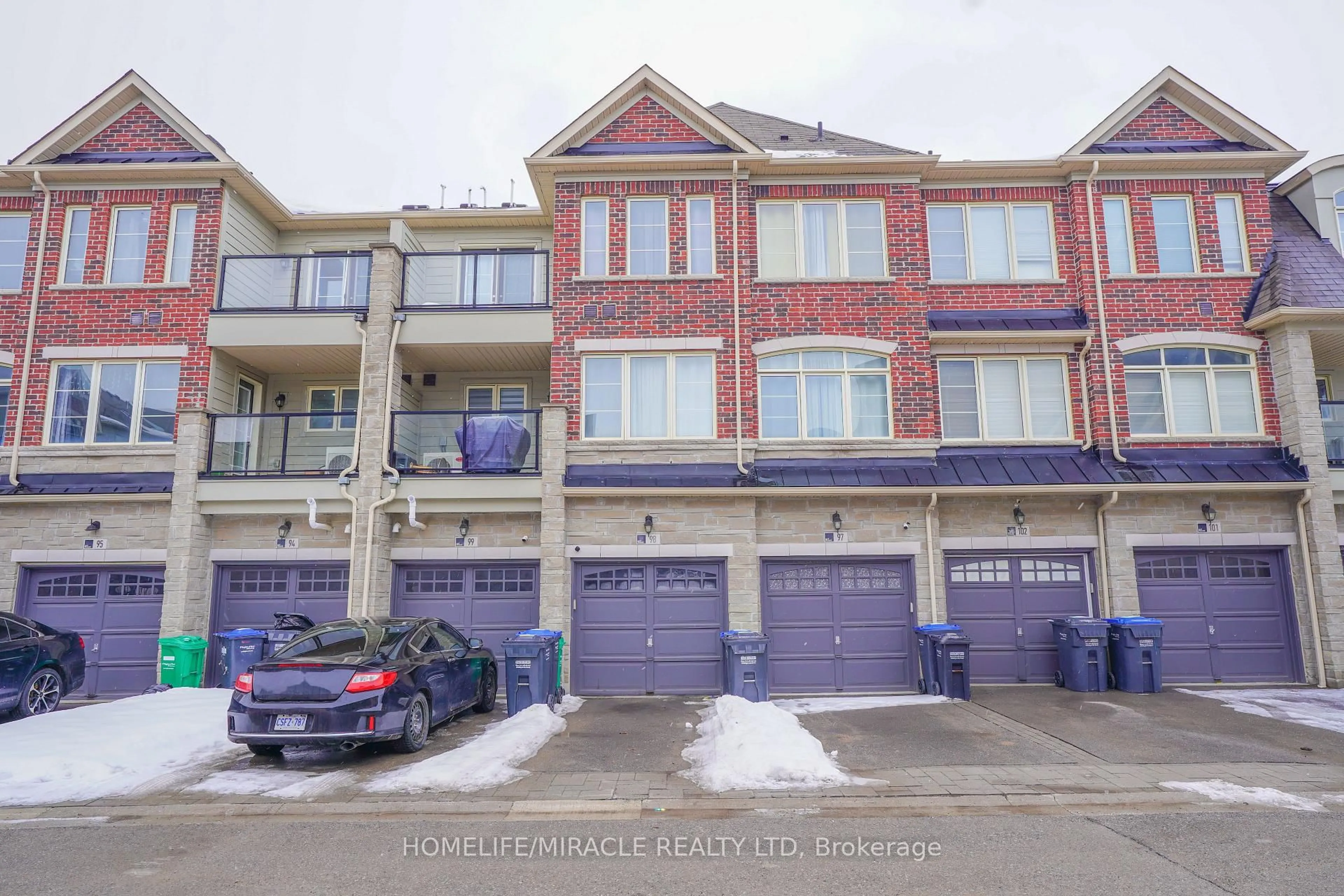 A pic from outside/outdoor area/front of a property/back of a property/a pic from drone, street for 200 Veterans Dr #98, Brampton Ontario L7A 4S6