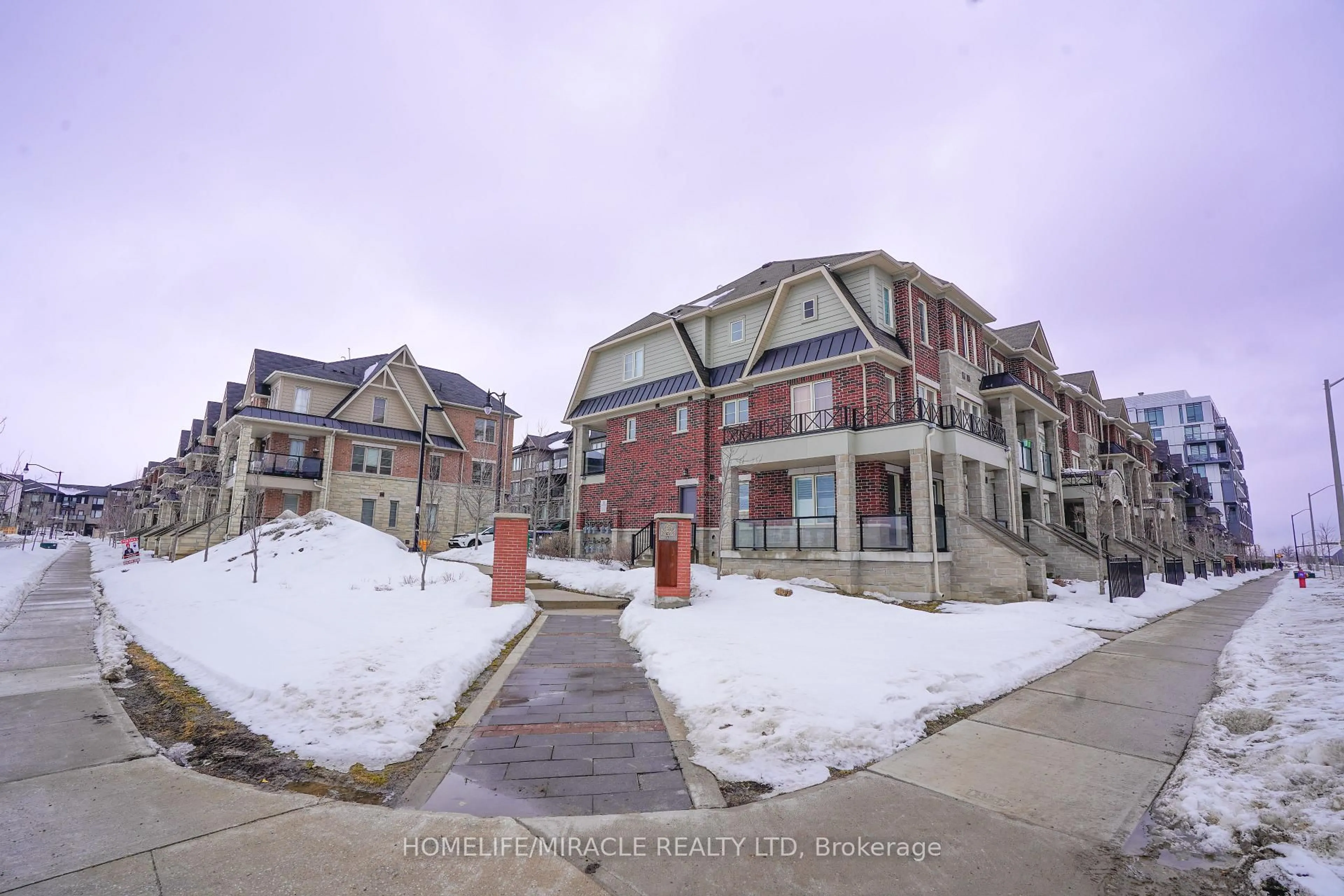 A pic from outside/outdoor area/front of a property/back of a property/a pic from drone, street for 200 Veterans Dr #98, Brampton Ontario L7A 4S6