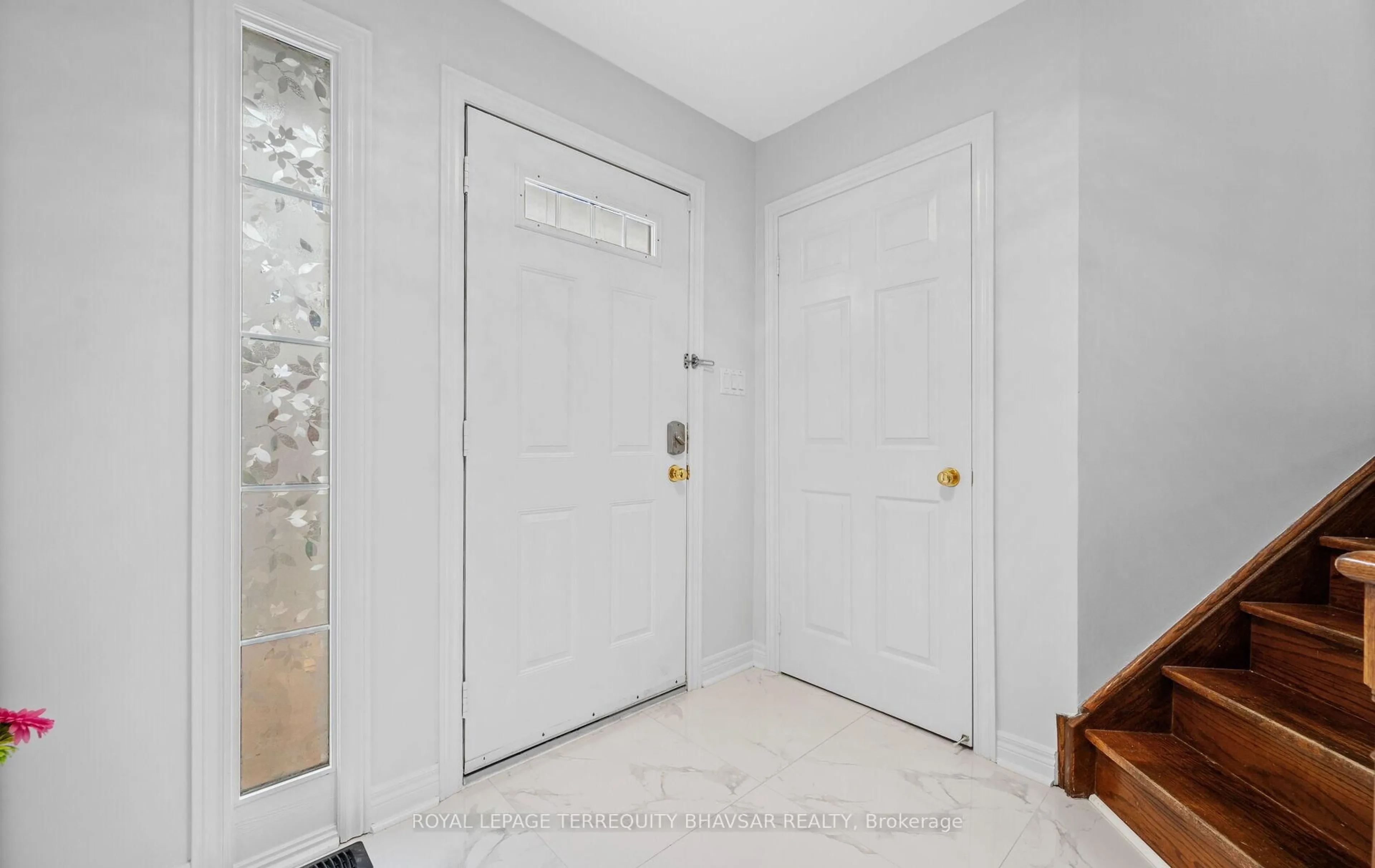 Indoor entryway for 5031 East Mill Rd #15, Mississauga Ontario L5V 2M5