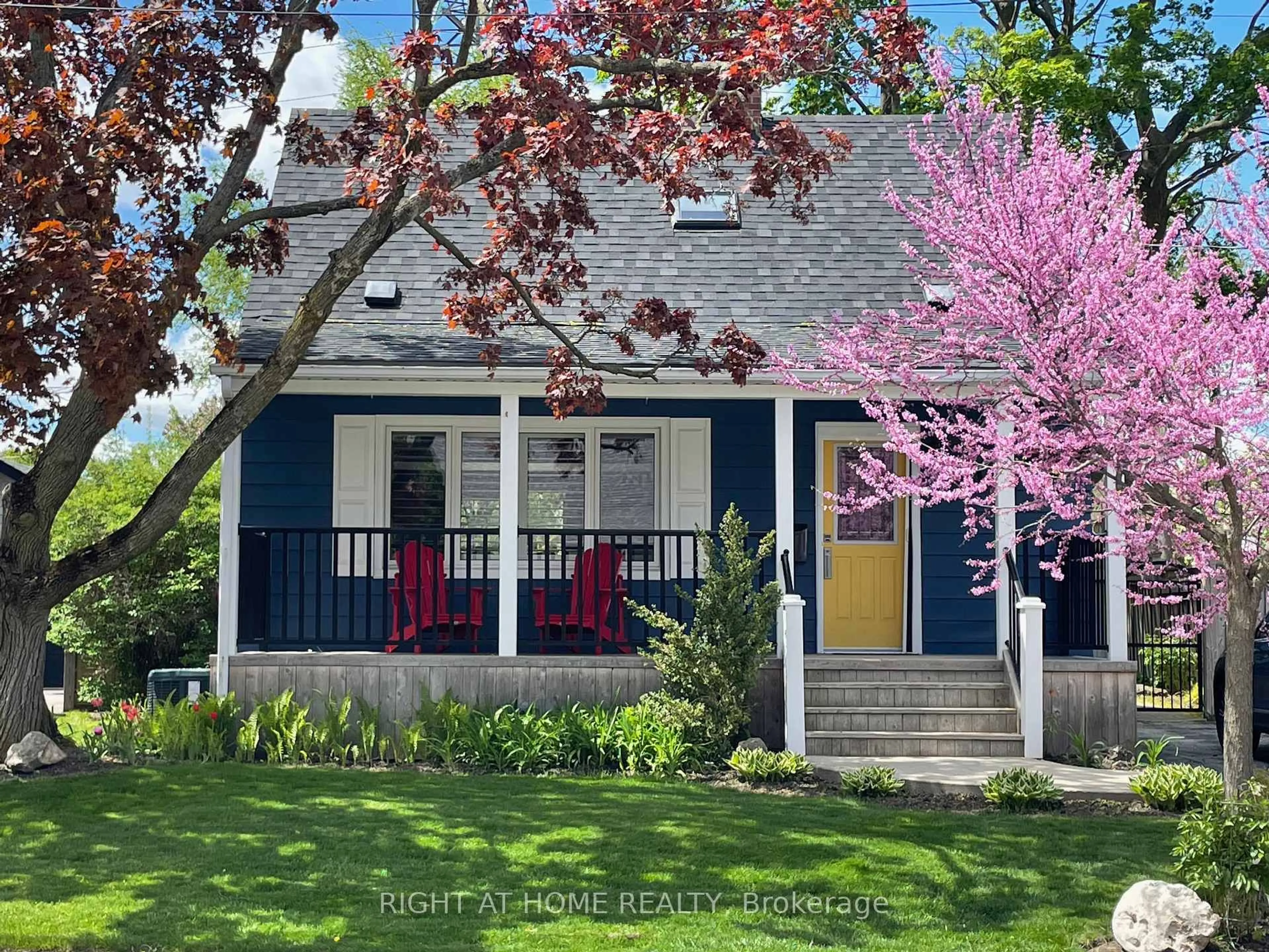 Home with vinyl exterior material, street for 710 Hager Ave, Burlington Ontario L7S 1R1