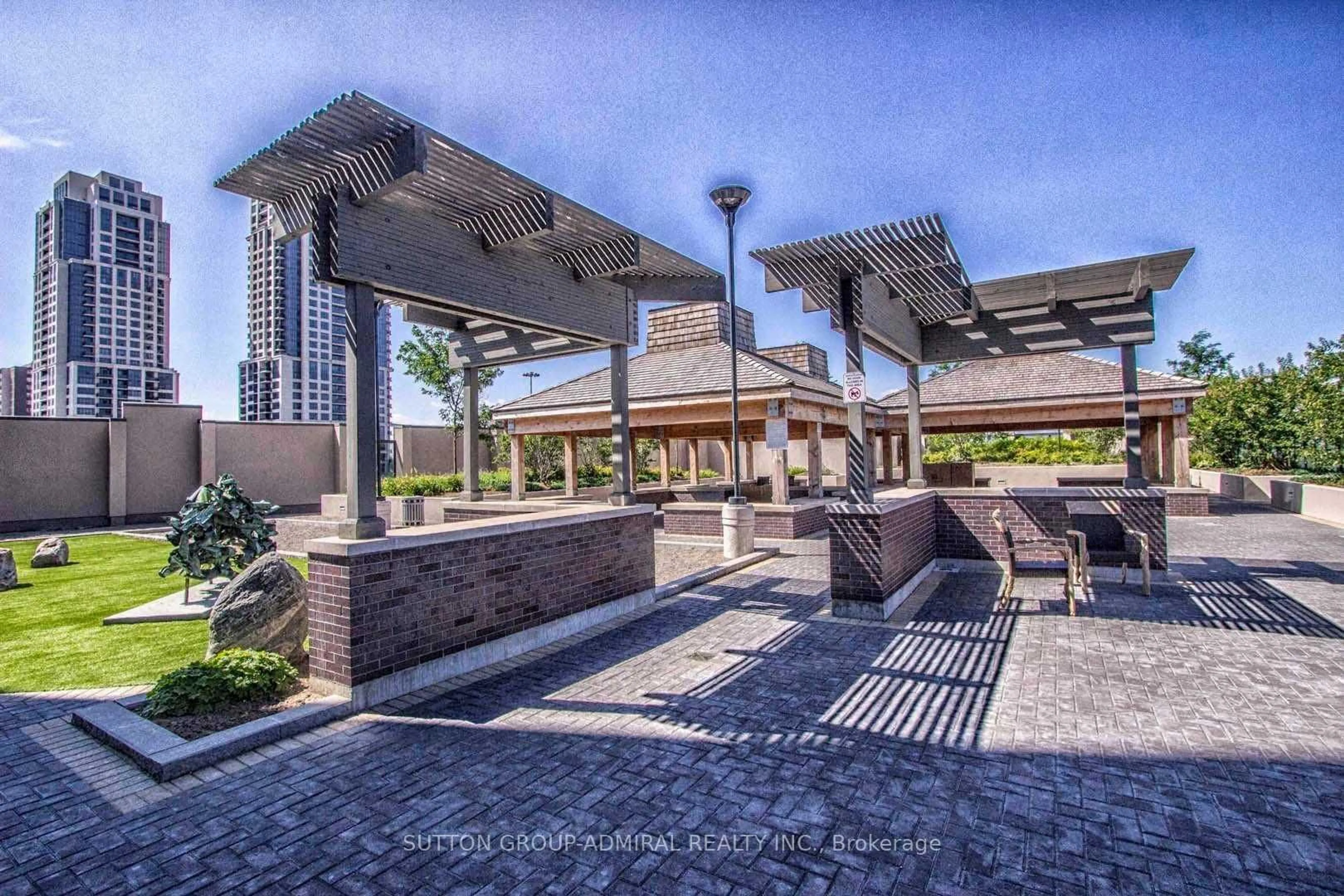 Patio, street for 9 Valhalla Inn Rd #1511, Toronto Ontario M9B 0B2