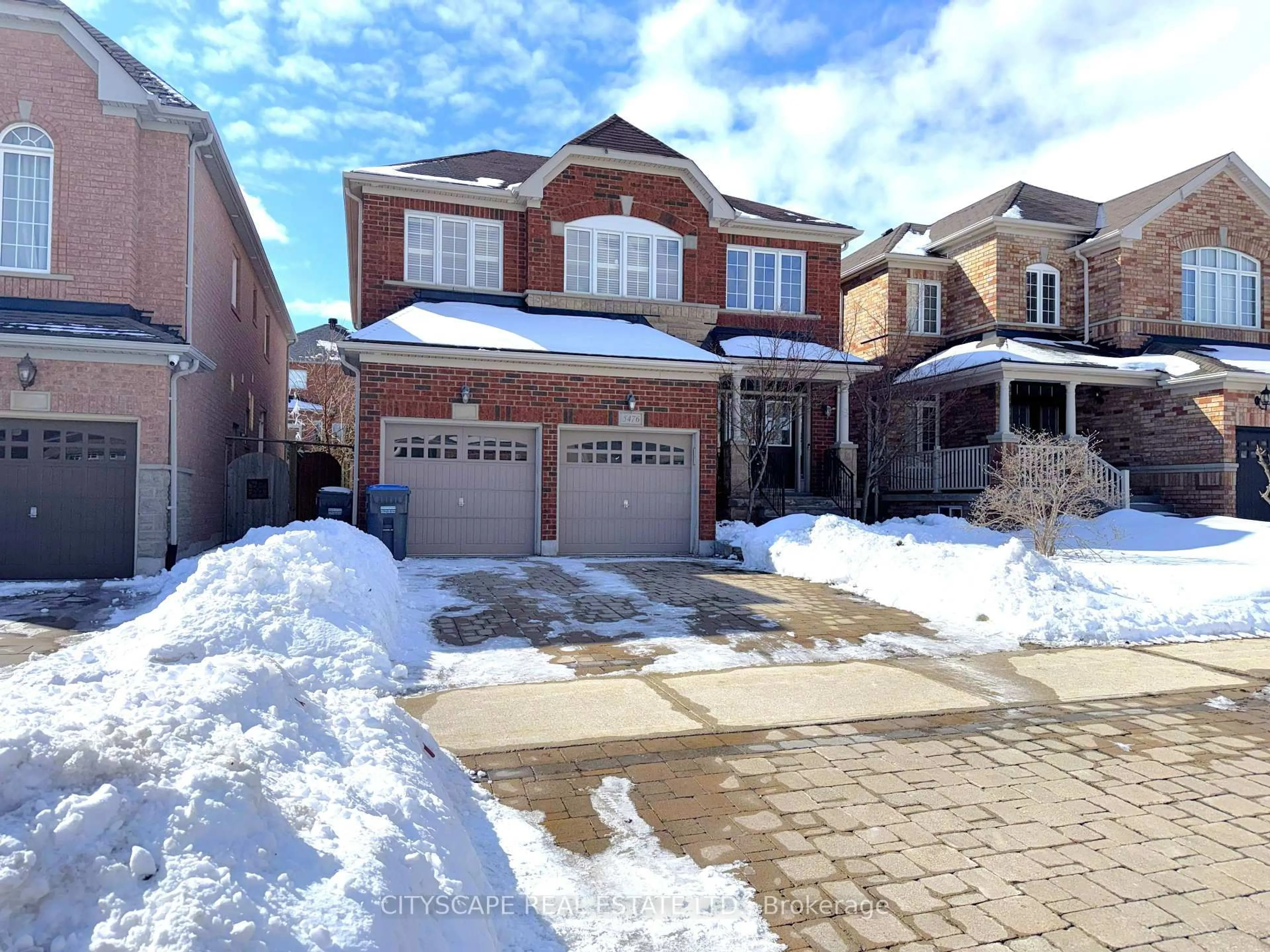 Home with brick exterior material, street for 5476 FRESHWATER Dr, Mississauga Ontario L5M 0J8